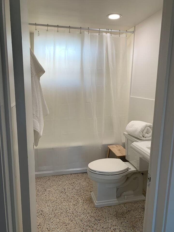 649 SW 9th Street 301, Miami, FL 33130 — photo 8 of 9