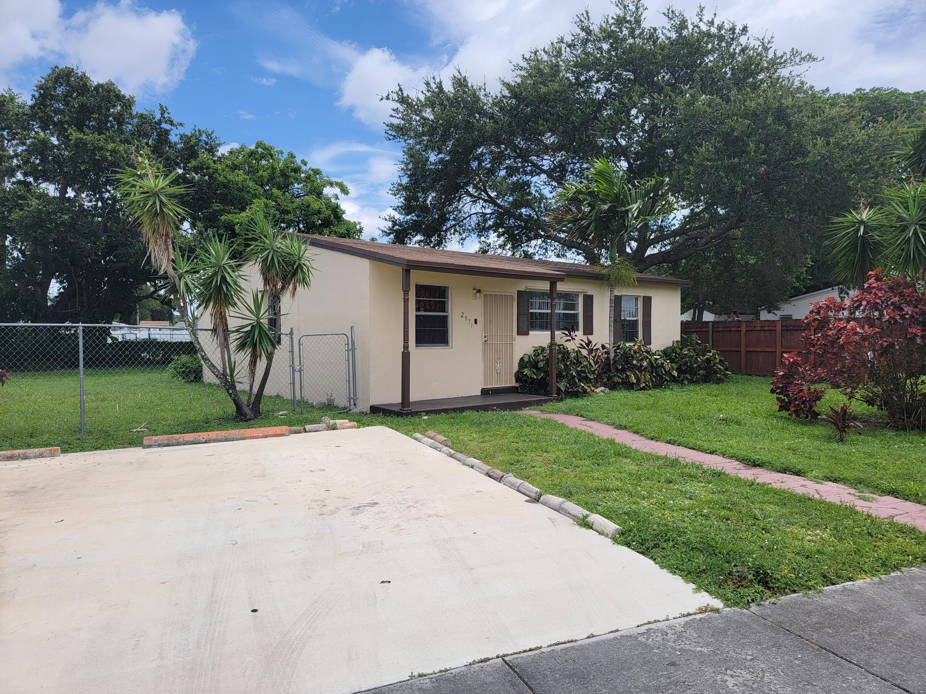 2971 NW 160th Street, Miami Gardens, FL 33054 — photo 2 of 8