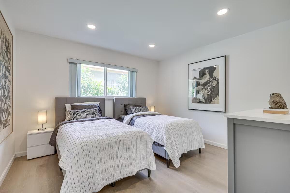 124 SW 2nd Street, Hallandale Beach, FL 33009 — photo 19 of 30