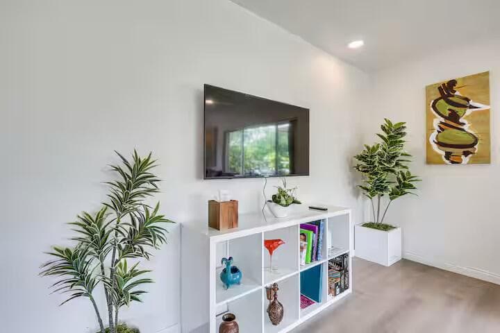124 SW 2nd Street, Hallandale Beach, FL 33009 — photo 21 of 30