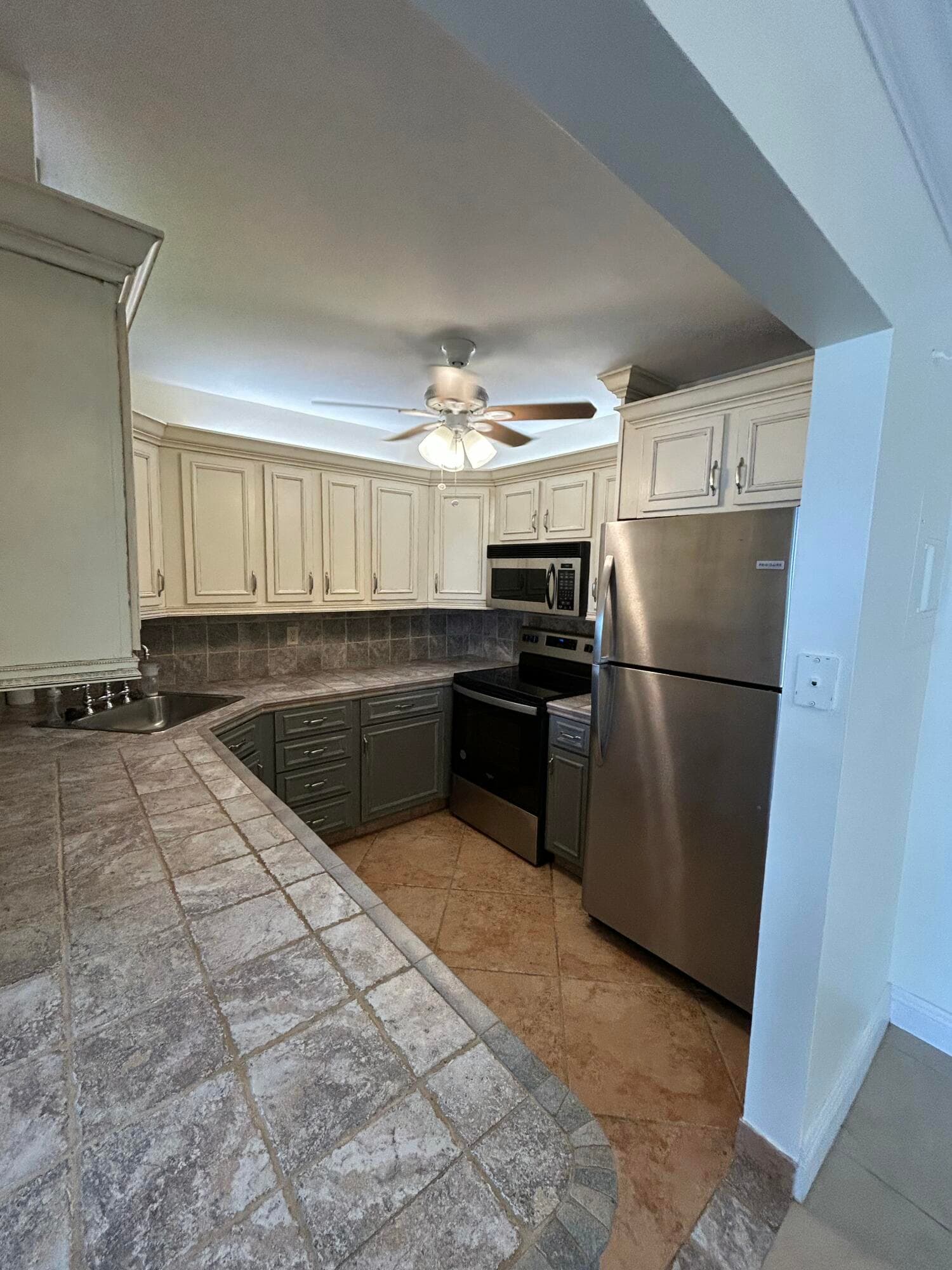 305 N Pompano Beach Boulevard 205, Pompano Beach, FL 33062 — photo 5 of 21