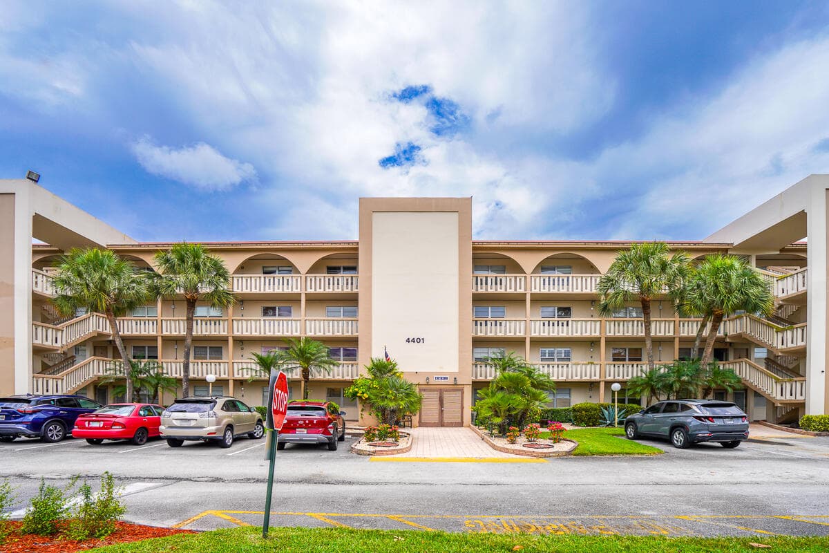 4401 Martinique Court D2, Coconut Creek, FL 33066 — photo 1 of 65