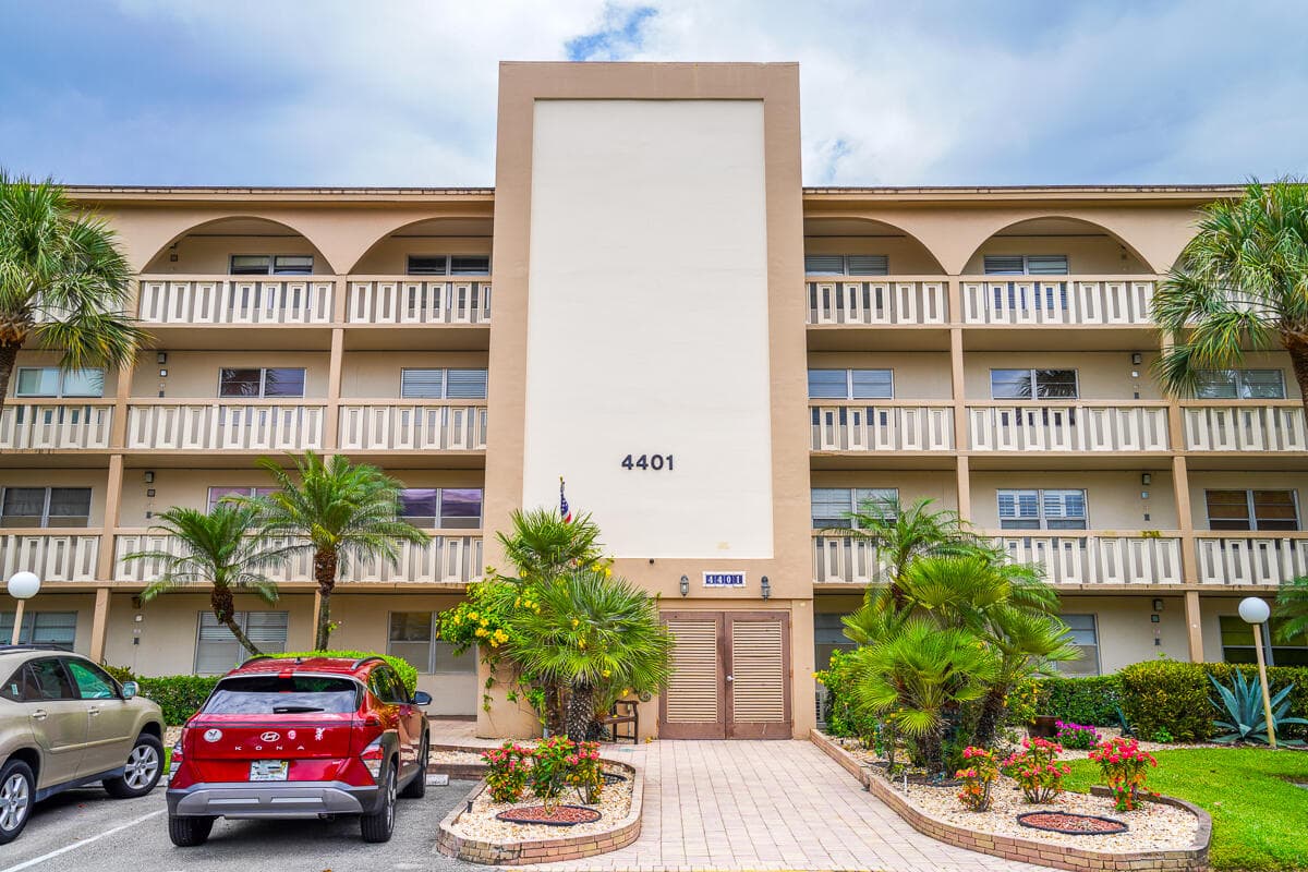 4401 Martinique Court D2, Coconut Creek, FL 33066 — photo 3 of 65