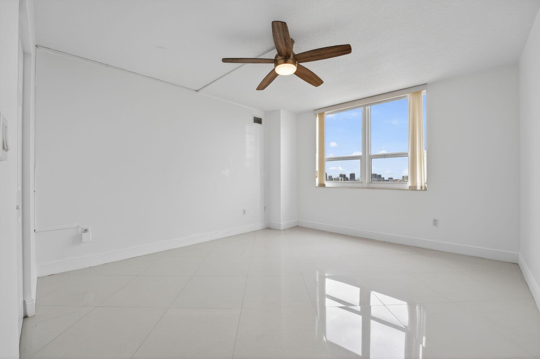 3232 Coral Way 1601, Miami, FL 33145 — photo 14 of 23
