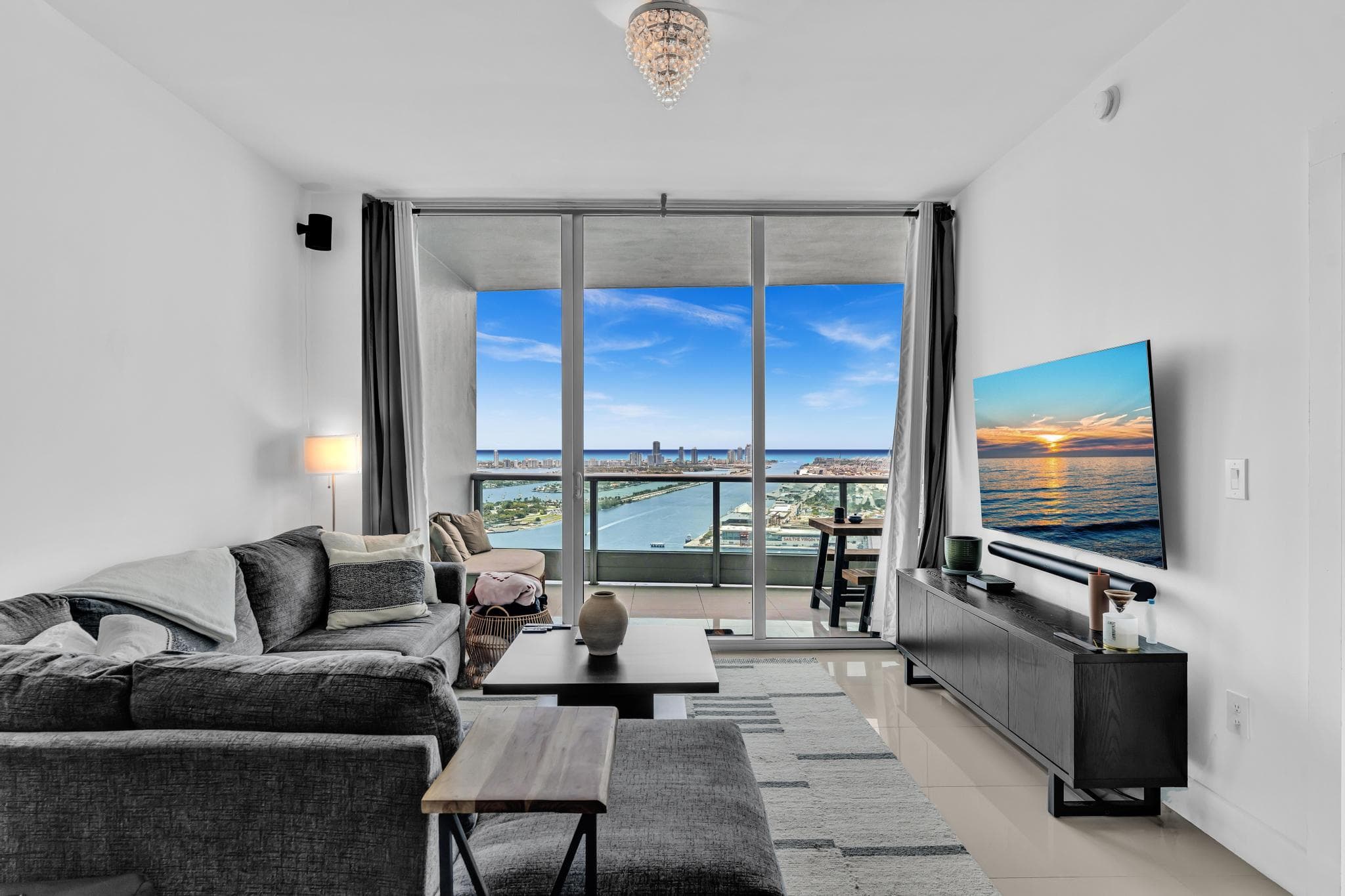 900 Biscayne Boulevard 4703, Miami, FL 33132 — photo 14 of 59