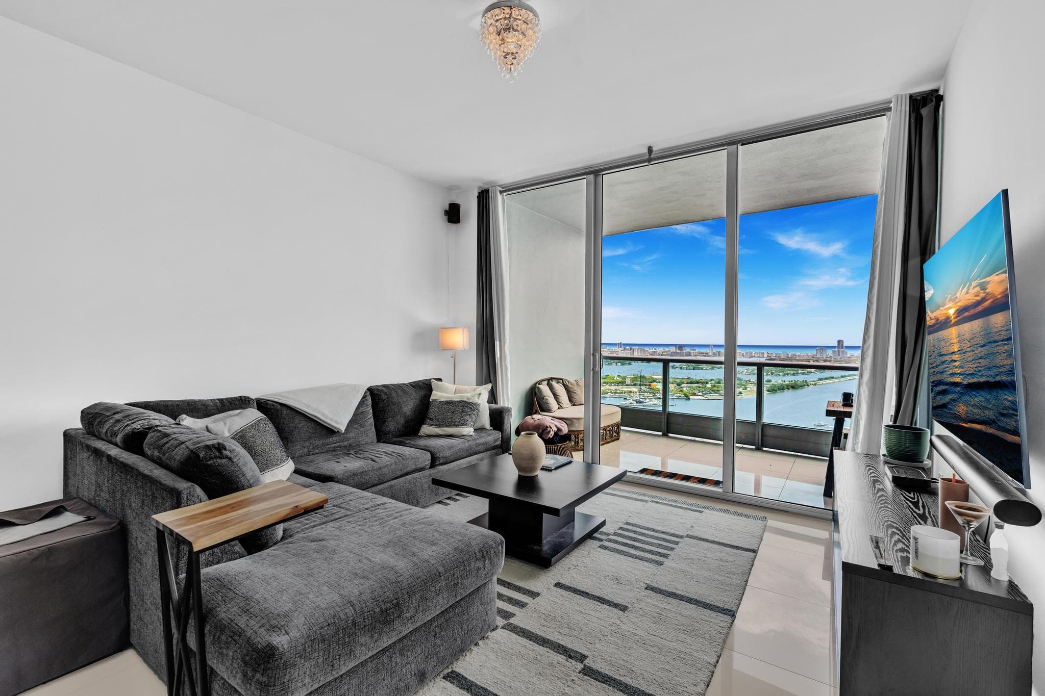 900 Biscayne Boulevard 4703, Miami, FL 33132 — photo 15 of 59