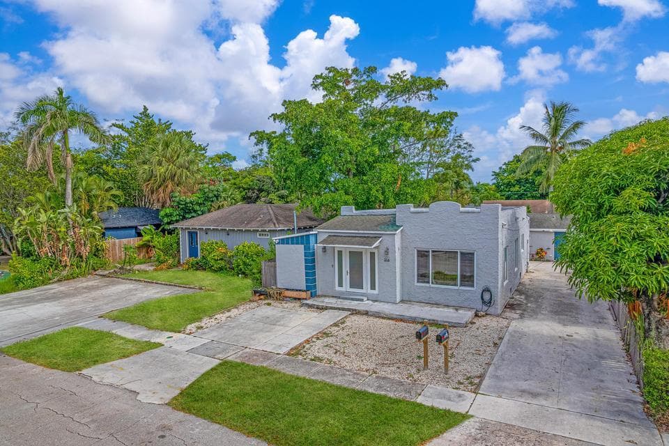 516 Nathan Hale Road Unit 1, West Palm Beach, FL 33405 — photo 2 of 24