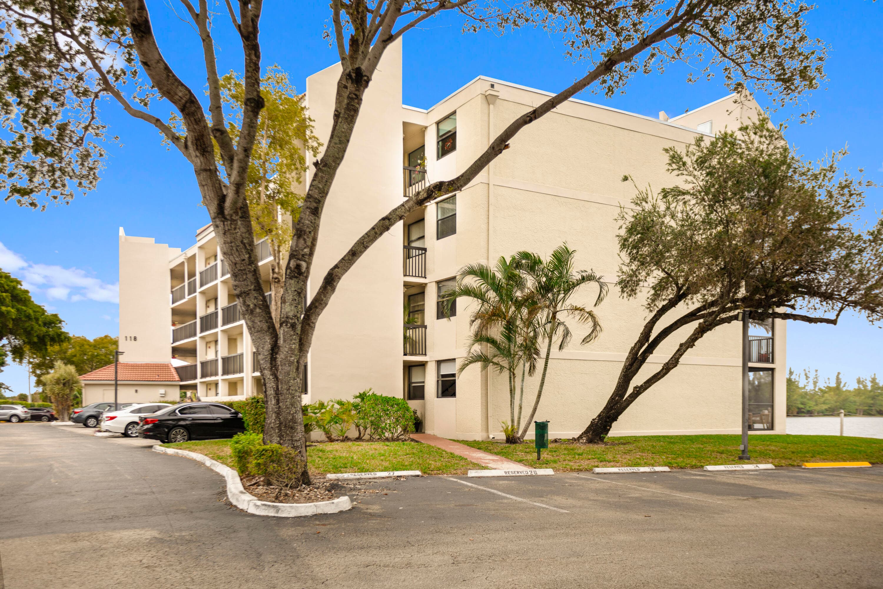 118 Lake Emerald Drive 110, Oakland Park, FL 33309 — photo