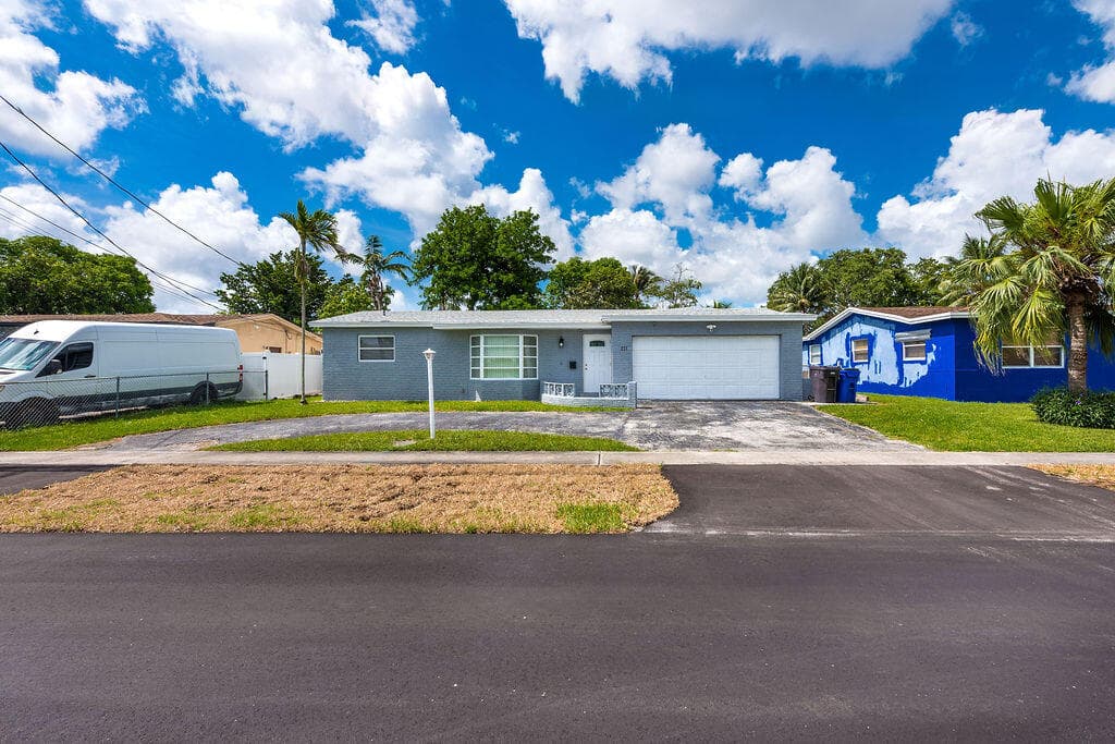 3400 NW 39th Street, Lauderdale Lakes, FL 33309 — photo 4 of 39
