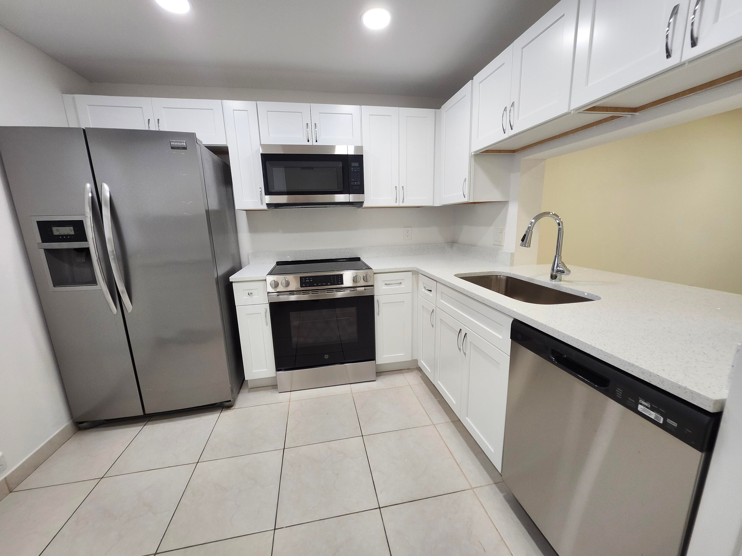 330 NE 26th Avenue 202, Boynton Beach, FL 33435 — photo 5 of 48