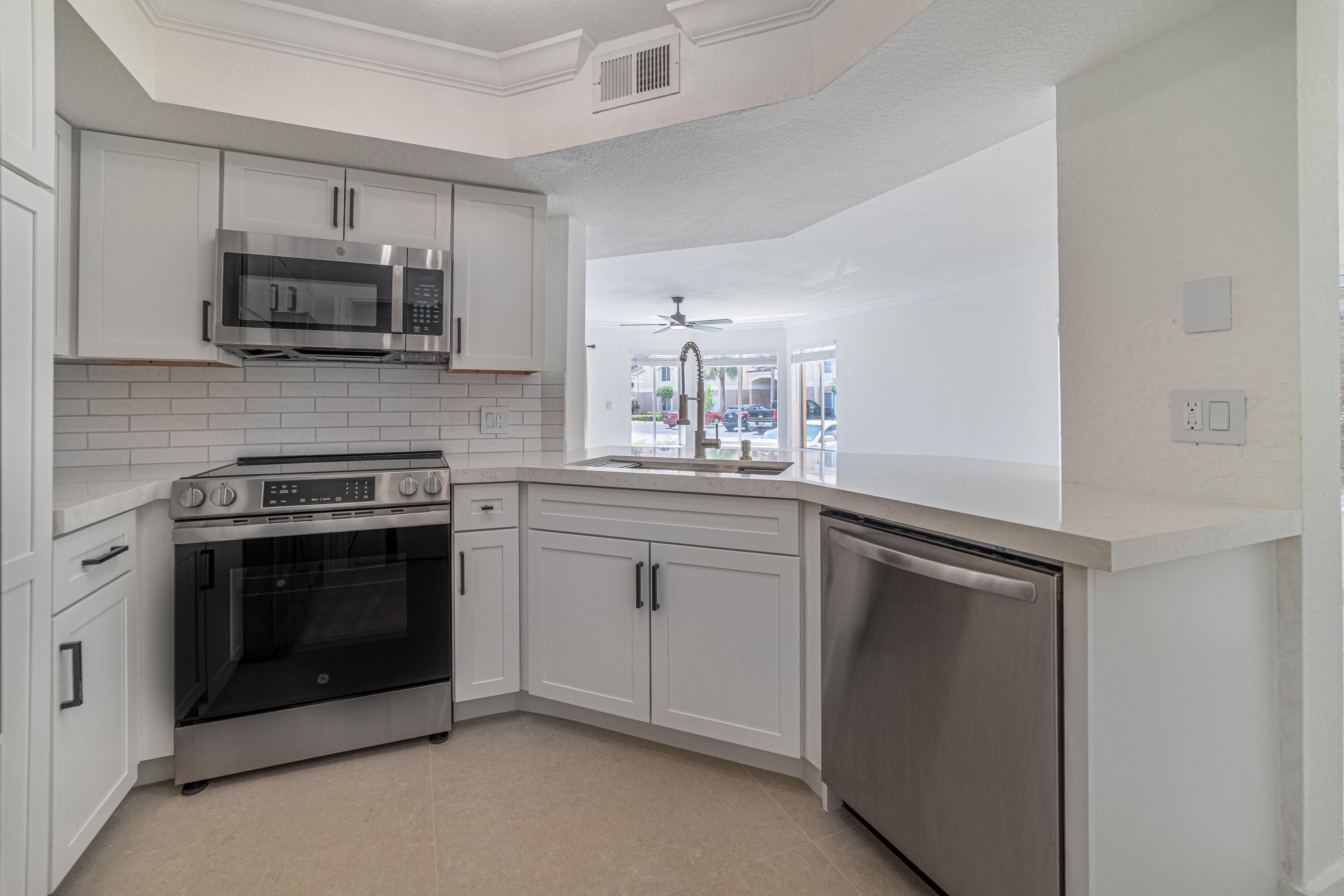 815 W Boynton Beach Boulevard 12-106, Boynton Beach, FL 33426 — photo 6 of 44
