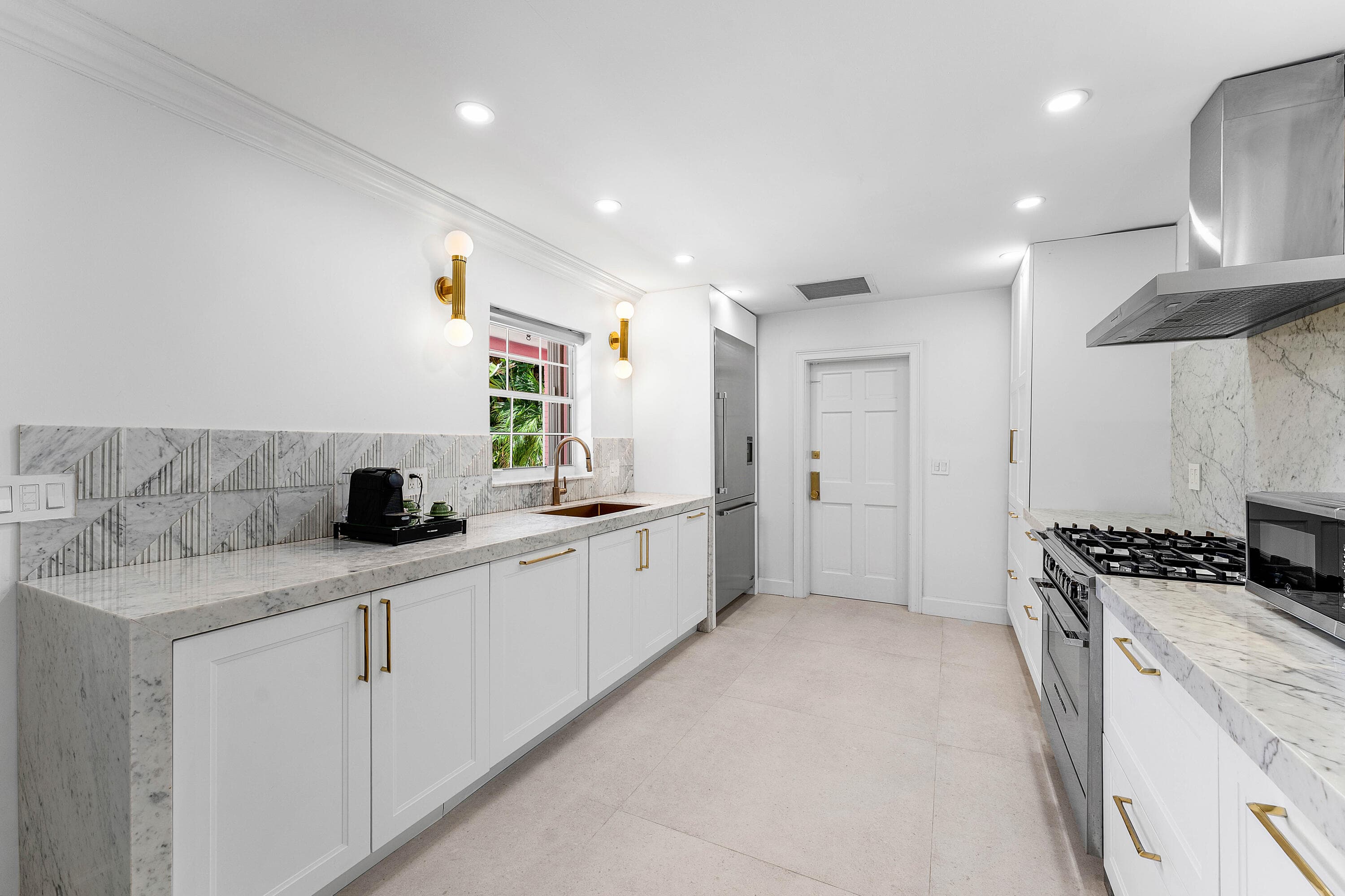 247 SE 3rd Avenue, Delray Beach, FL 33483 — photo 15 of 41