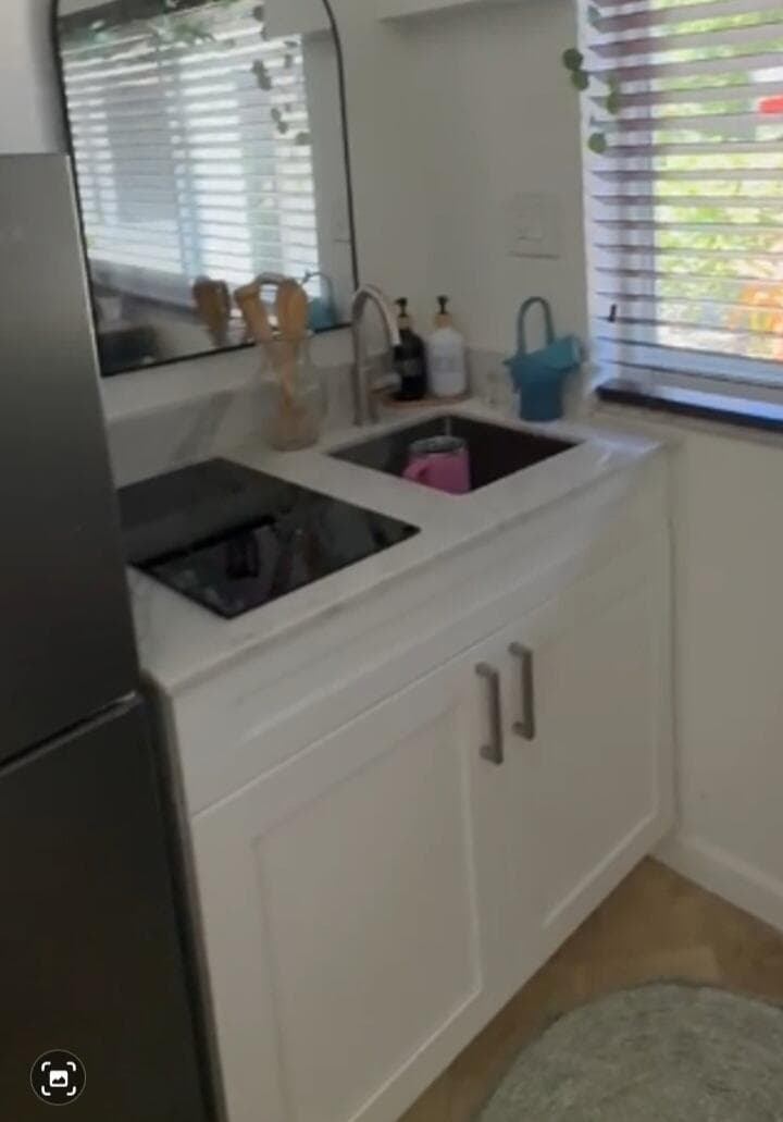 5748 NE 27th Avenue, Fort Lauderdale, FL 33308 — photo 8 of 14