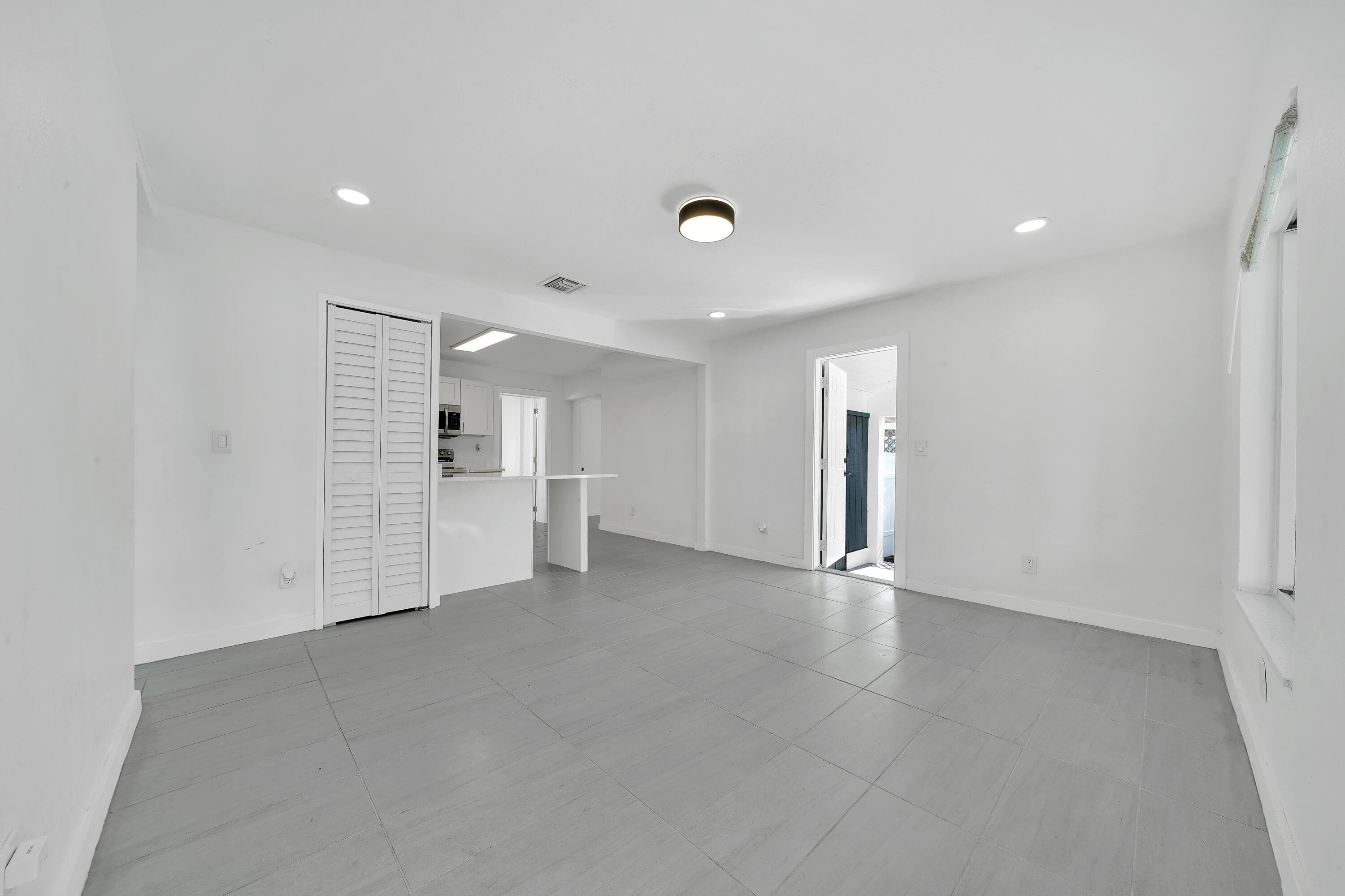 1108 NE 16th Street, Fort Lauderdale, FL 33304 — photo 4 of 37