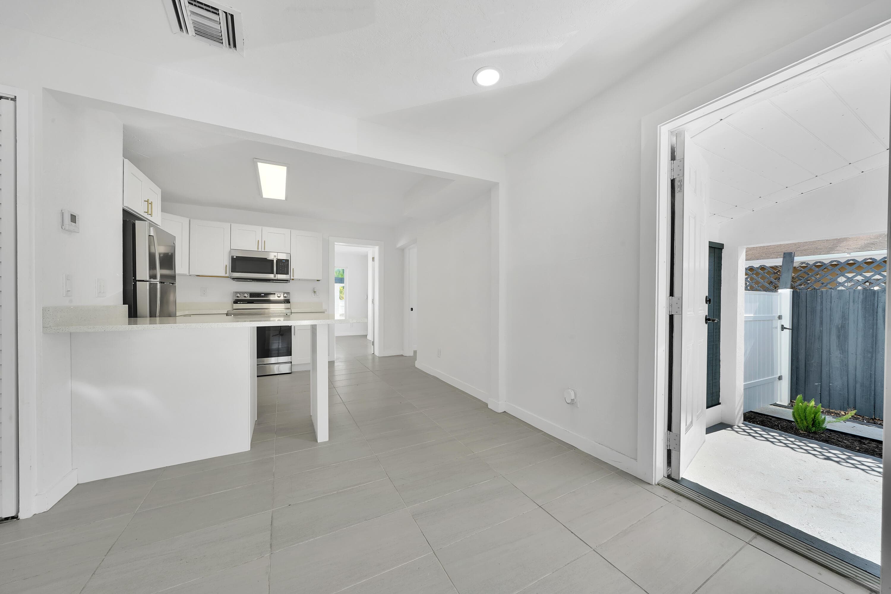 1108 NE 16th Street, Fort Lauderdale, FL 33304 — photo 8 of 37
