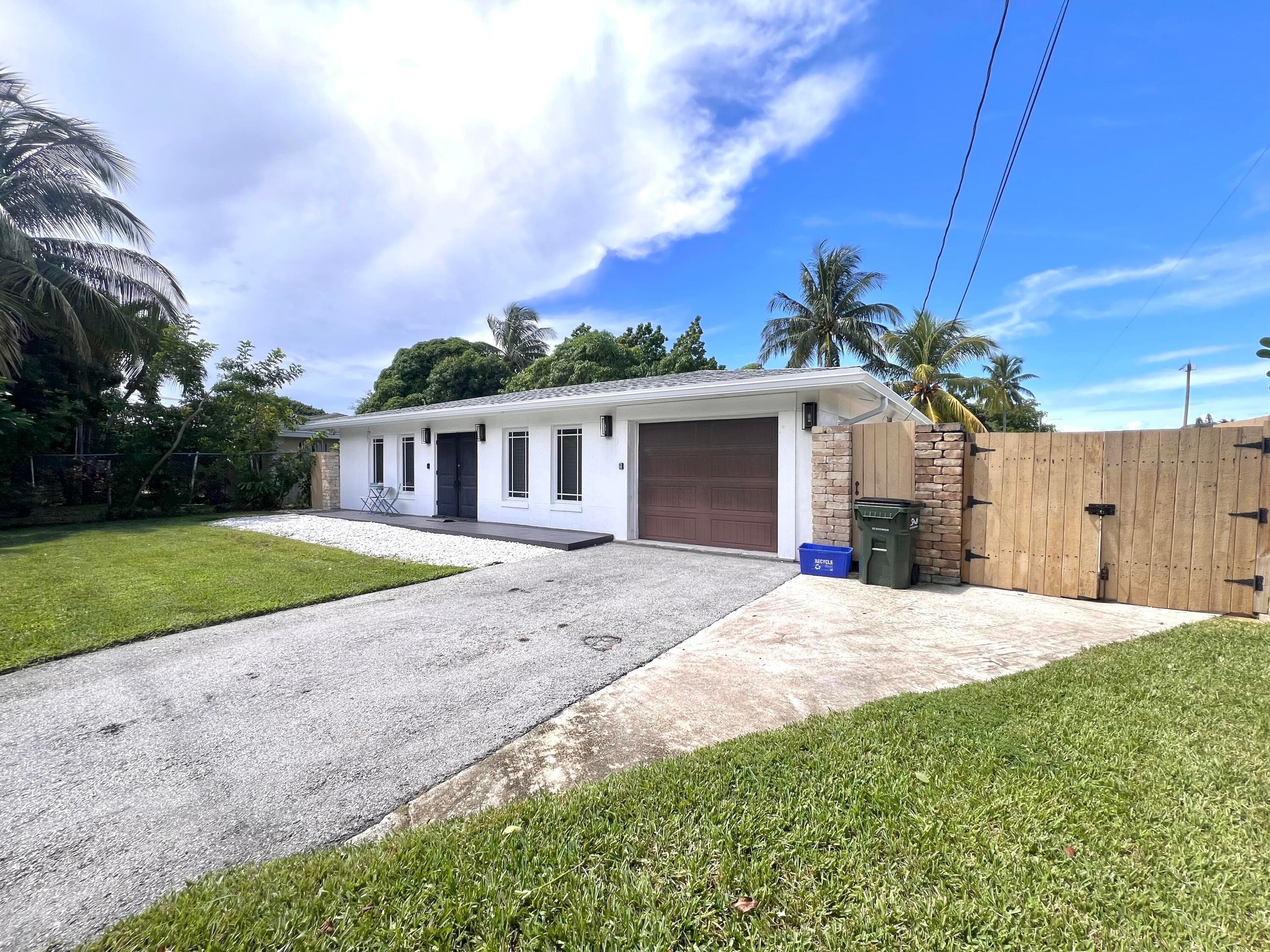 902 S Swinton Avenue, Delray Beach, FL 33444 — photo 2 of 35