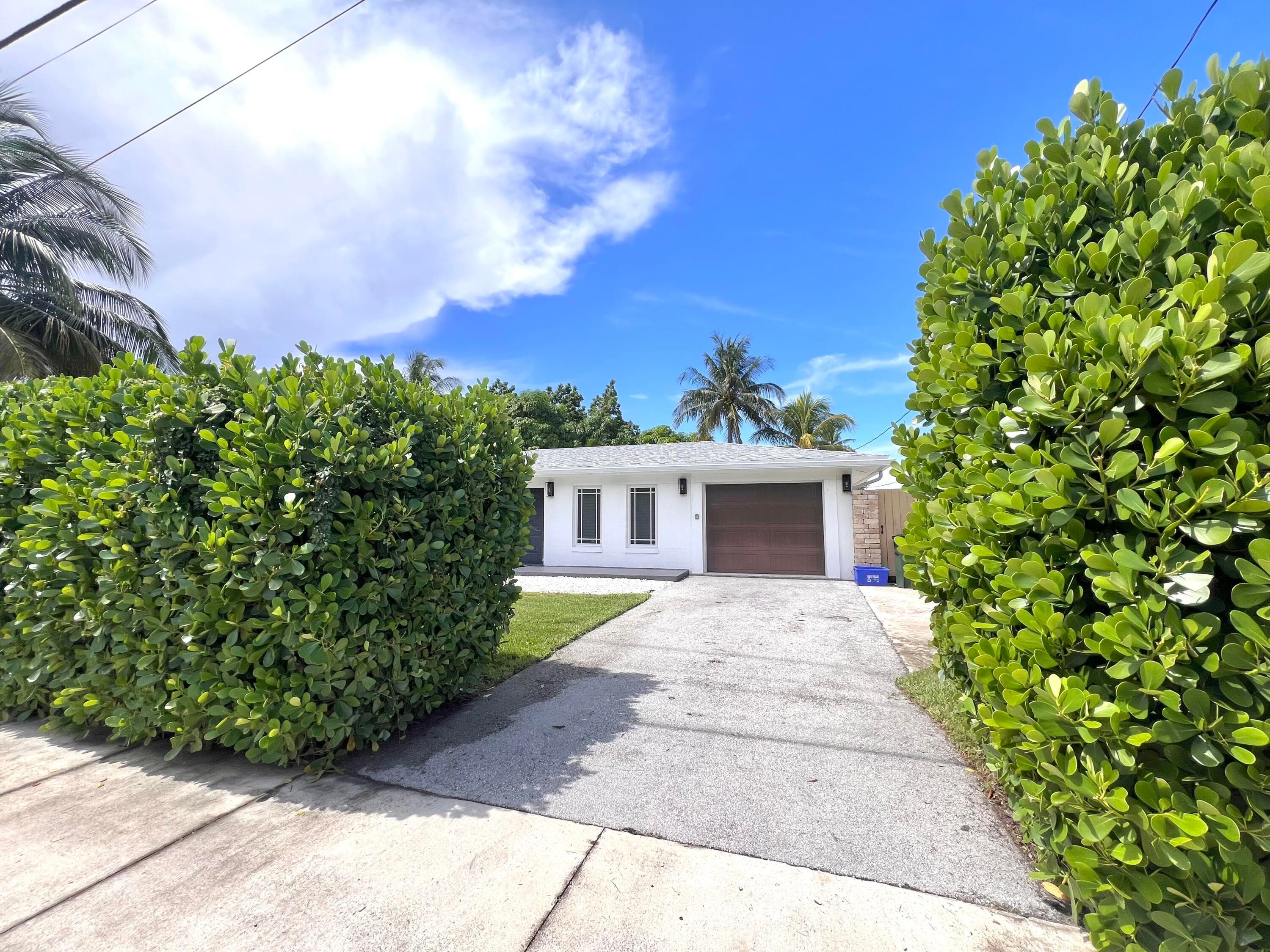 902 S Swinton Avenue, Delray Beach, FL 33444 — photo 3 of 35