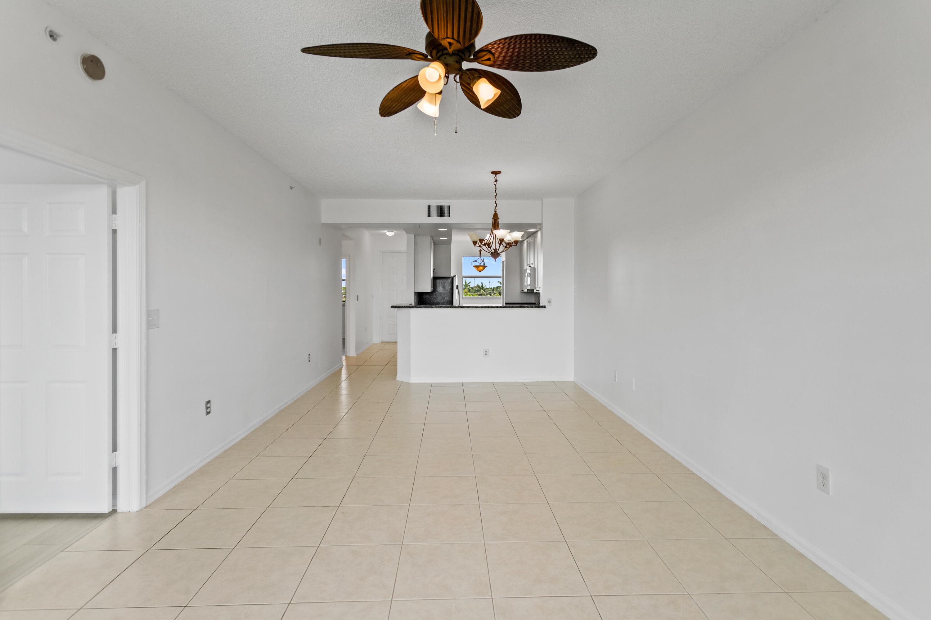 27 Royal Palm Way 503, Boca Raton, FL 33432 — photo 2 of 37