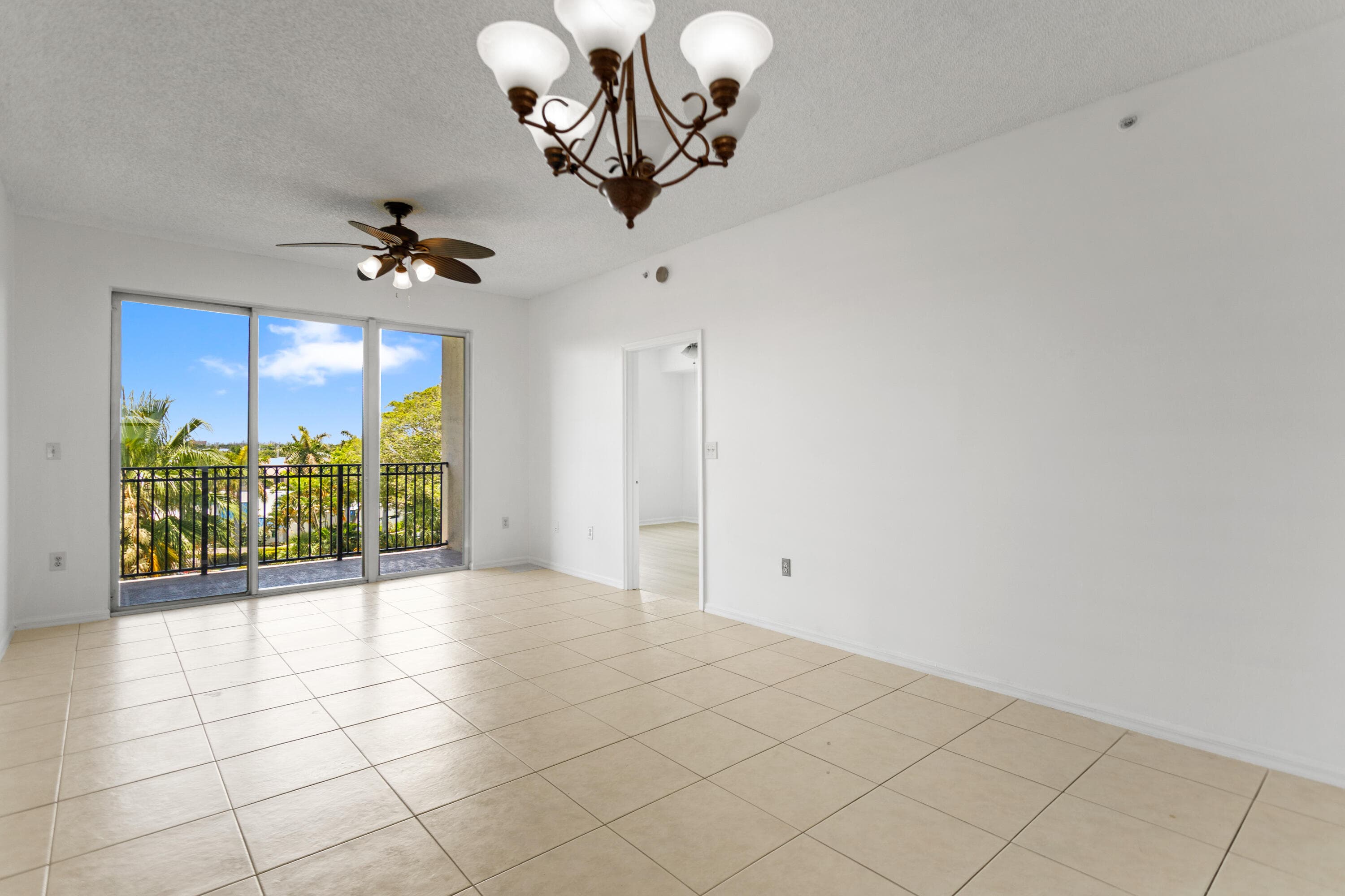 27 Royal Palm Way 503, Boca Raton, FL 33432 — photo 4 of 37