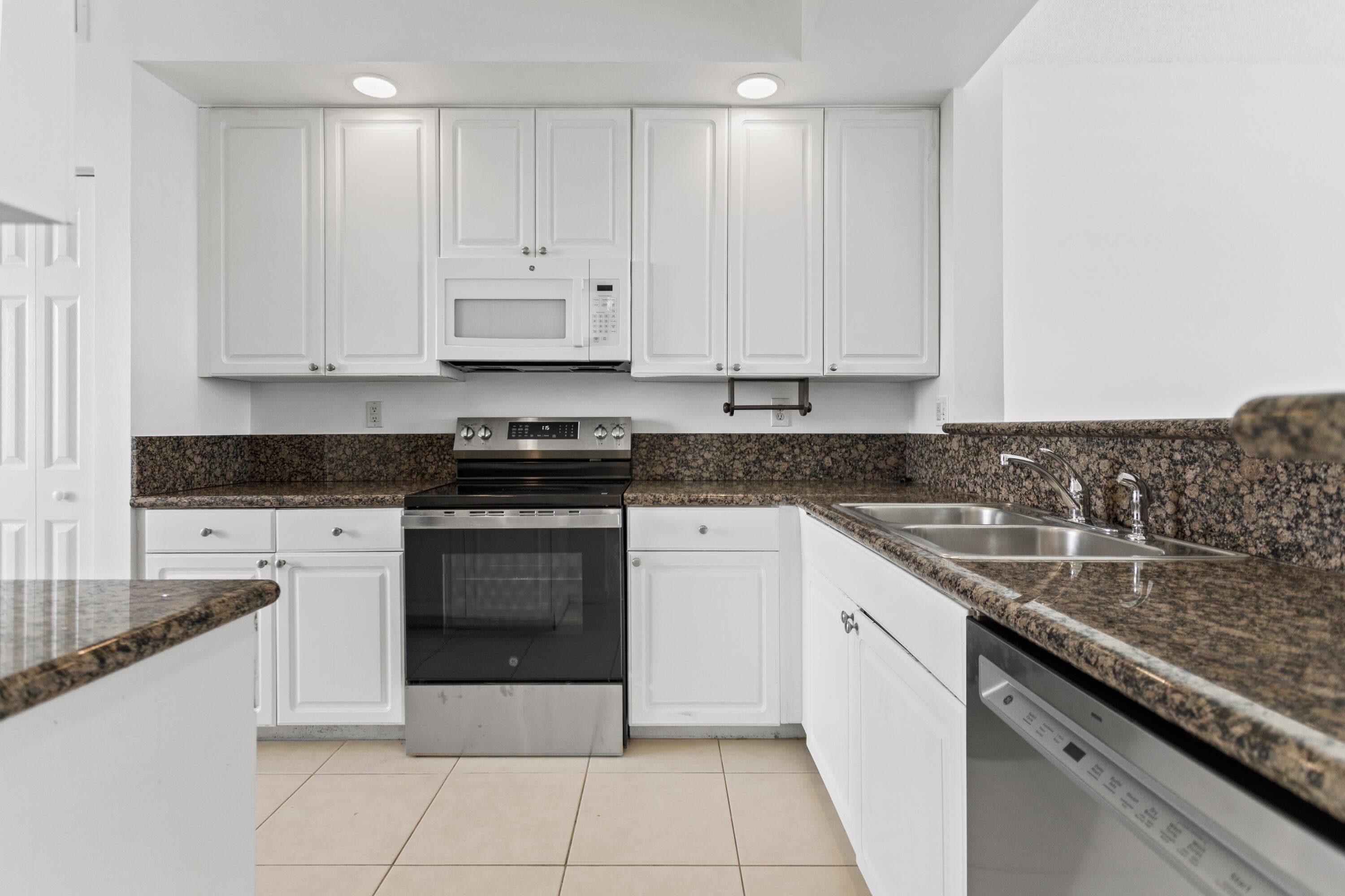 27 Royal Palm Way 503, Boca Raton, FL 33432 — photo 9 of 37