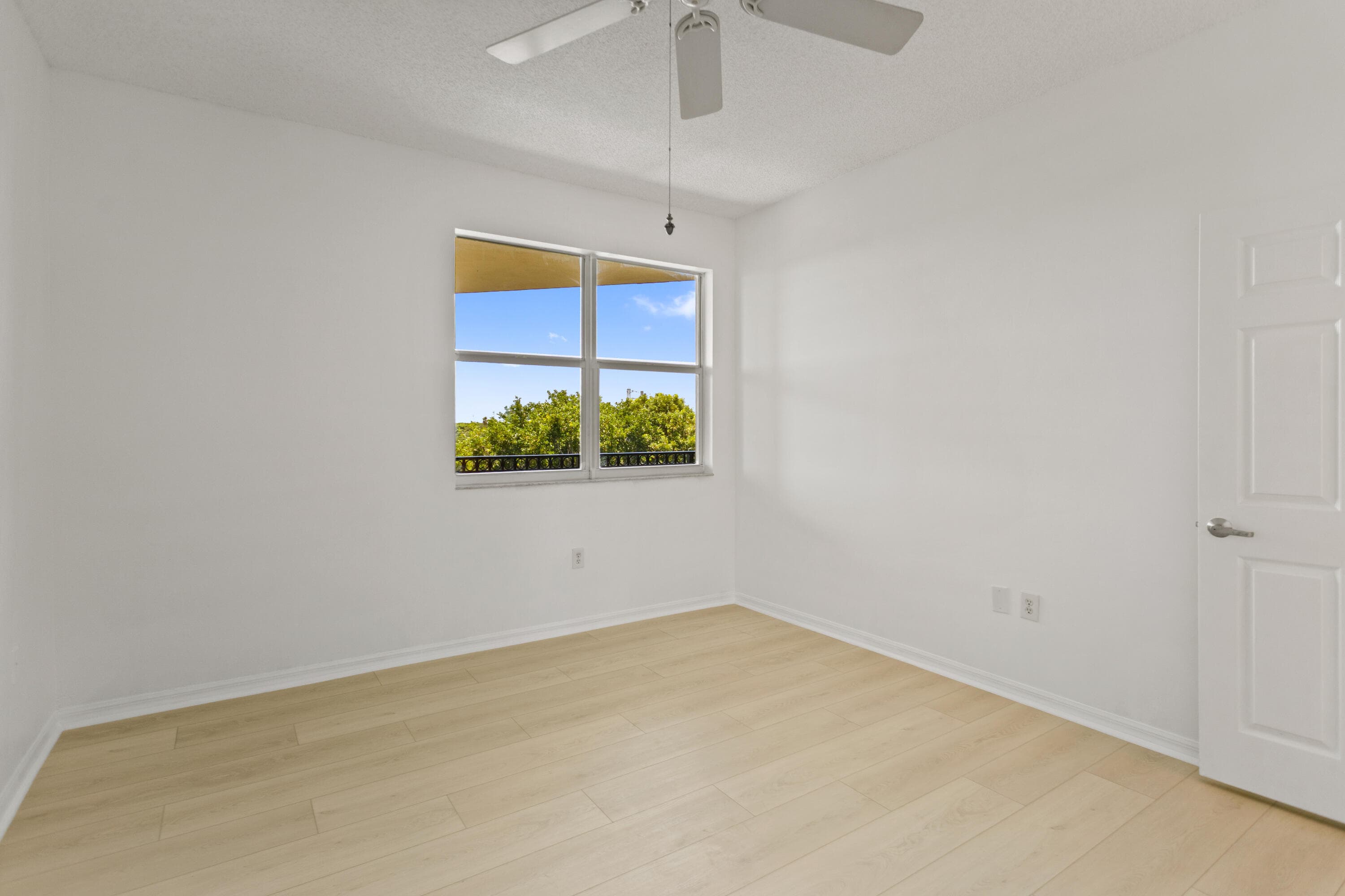 27 Royal Palm Way 503, Boca Raton, FL 33432 — photo 24 of 37