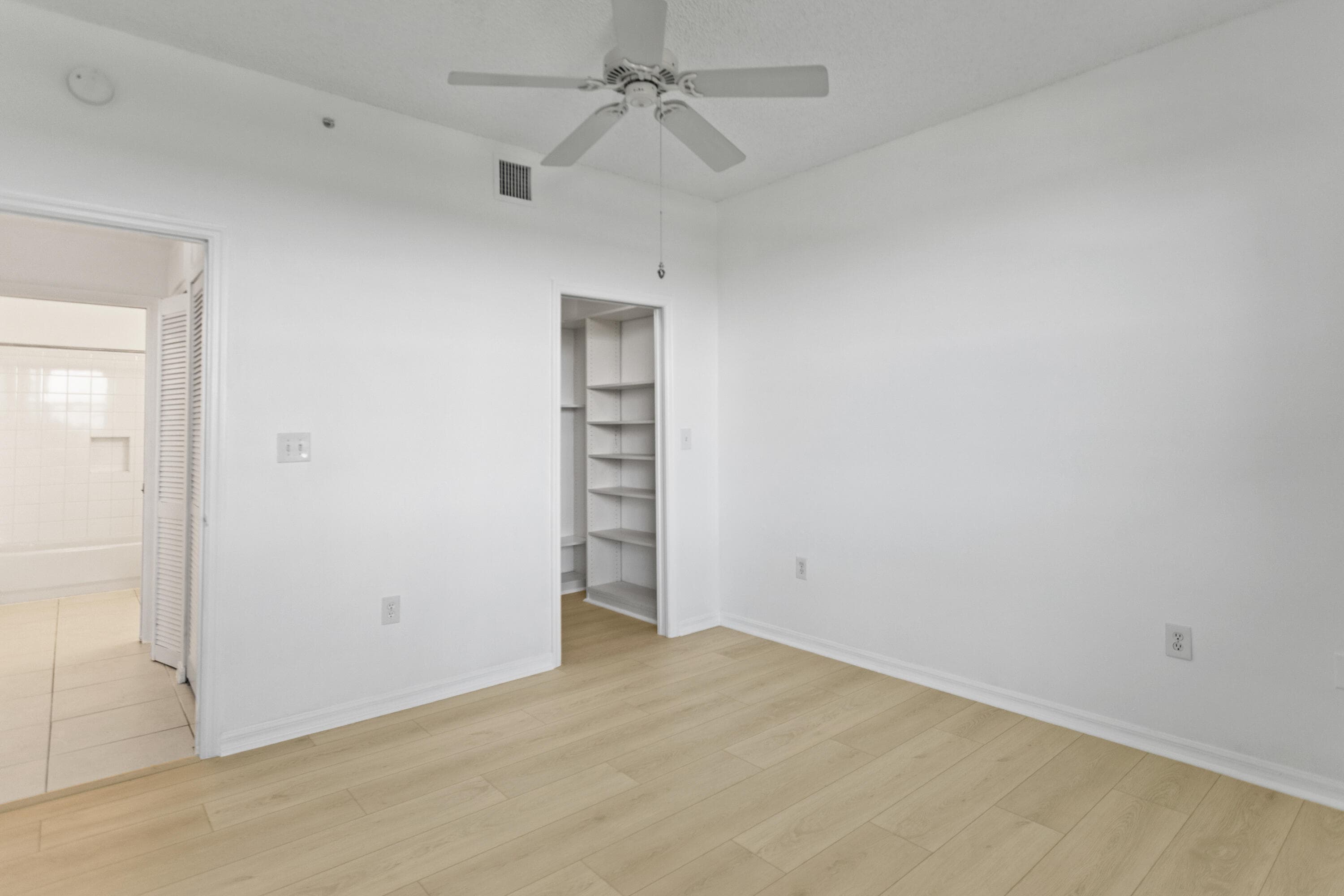 27 Royal Palm Way 503, Boca Raton, FL 33432 — photo 25 of 37
