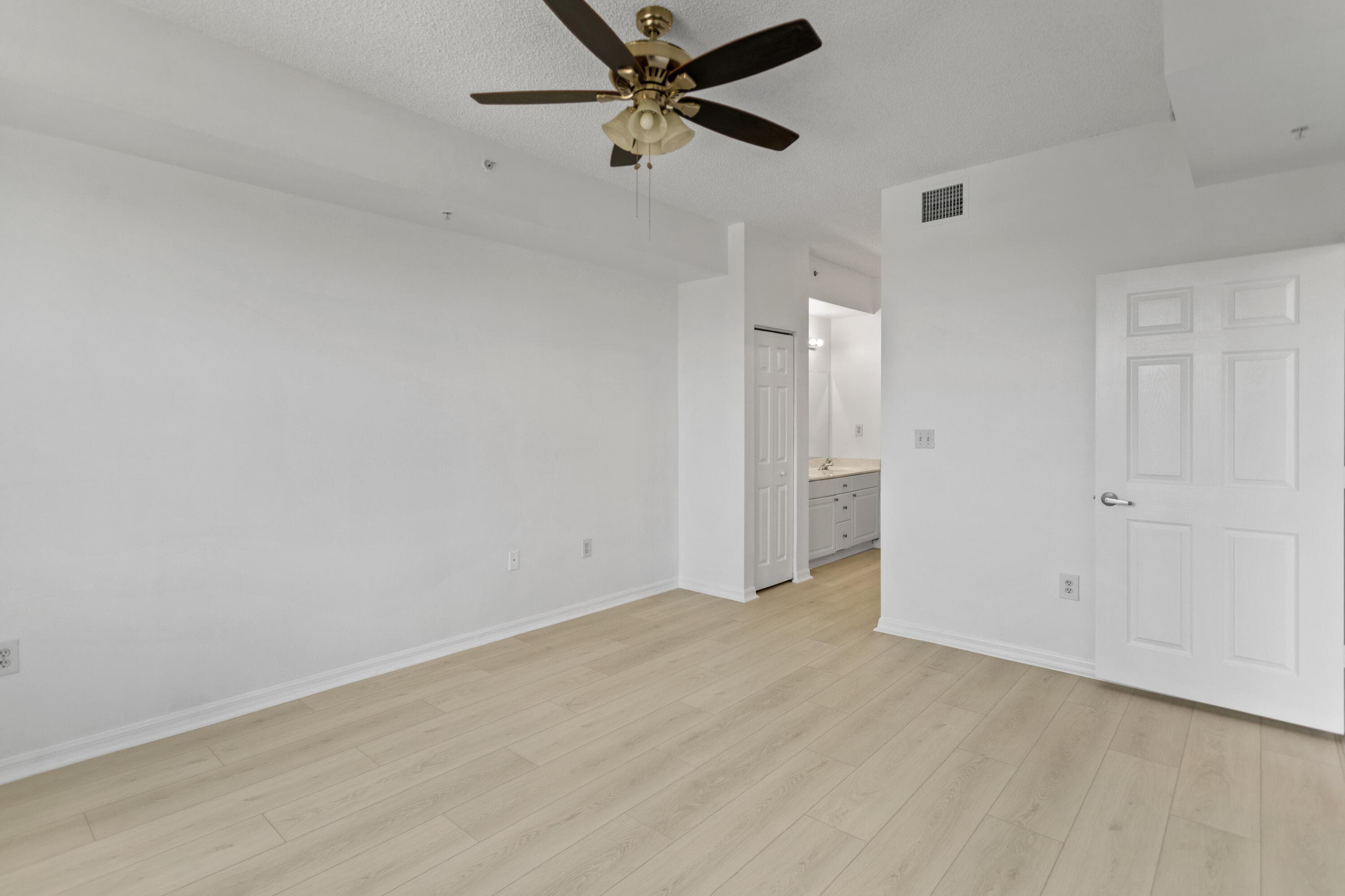 27 Royal Palm Way 503, Boca Raton, FL 33432 — photo 16 of 37