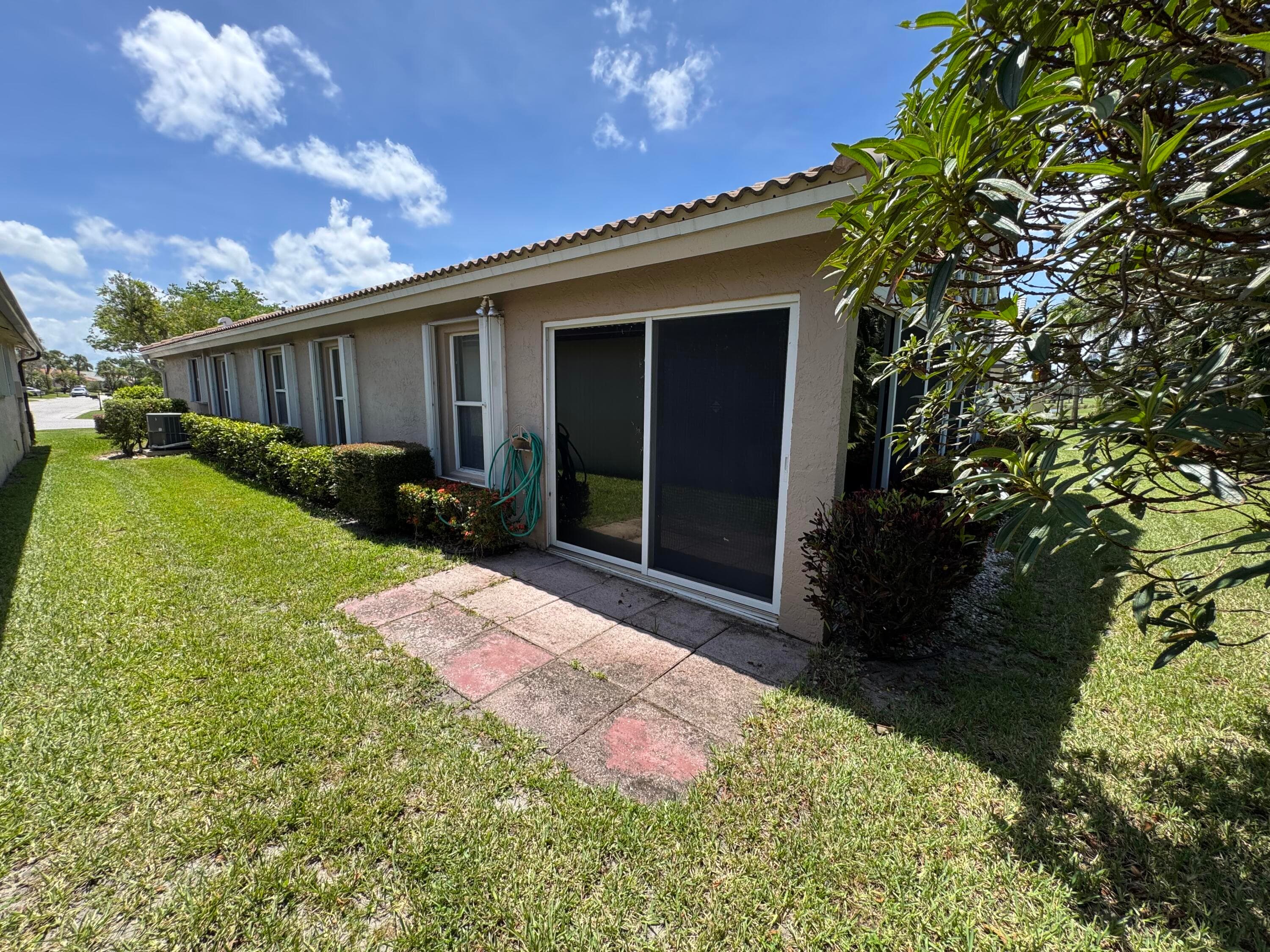 6693 Sun River Road, Boynton Beach, FL 33437 — photo 4 of 23
