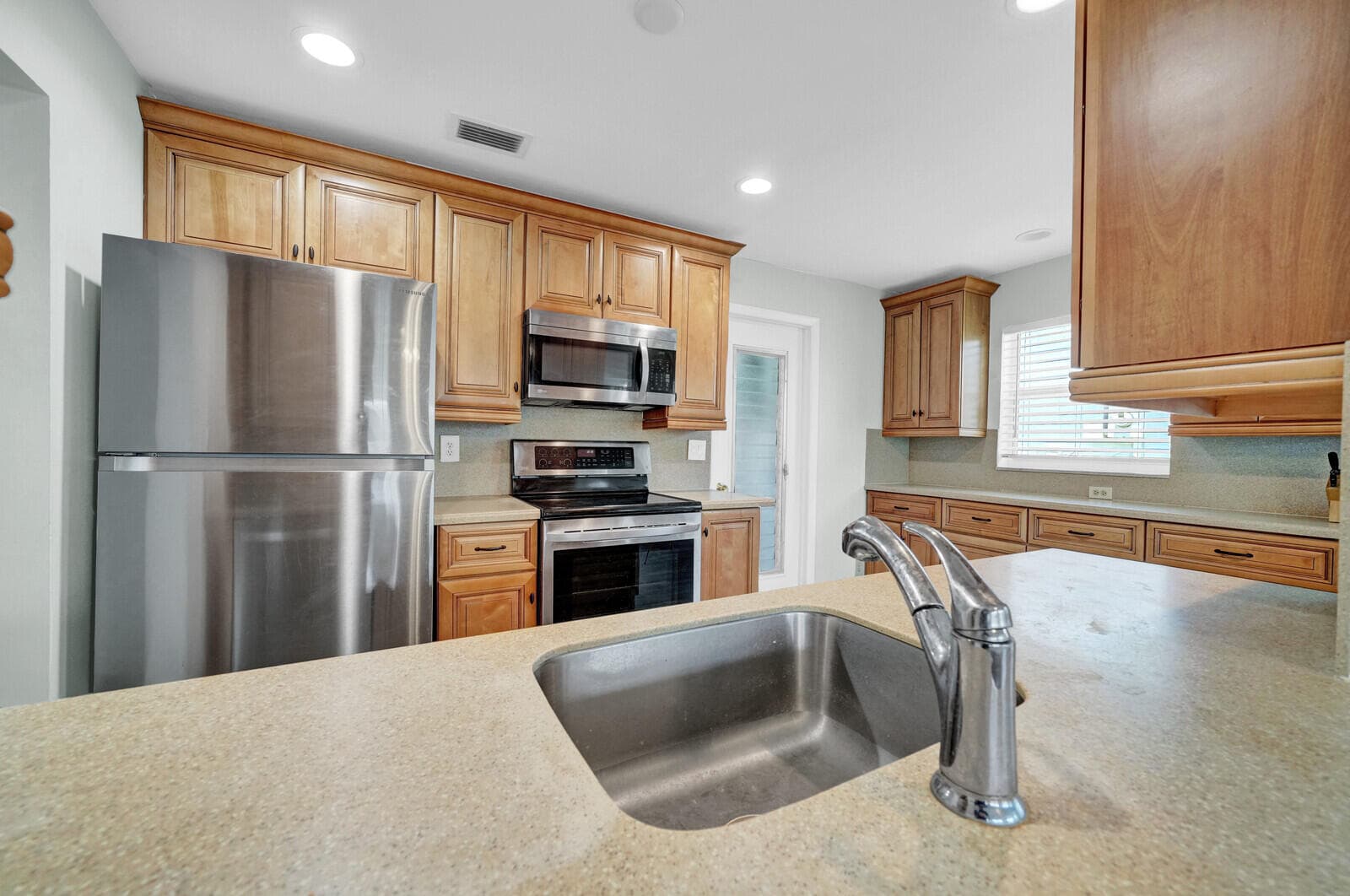 714 SW 16th Street, Boynton Beach, FL 33426 — photo 5 of 42