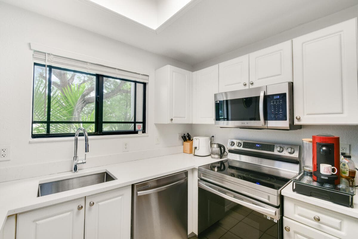 2916 Tuscany Court 104, Palm Beach Gardens, FL 33410 — photo 10 of 46