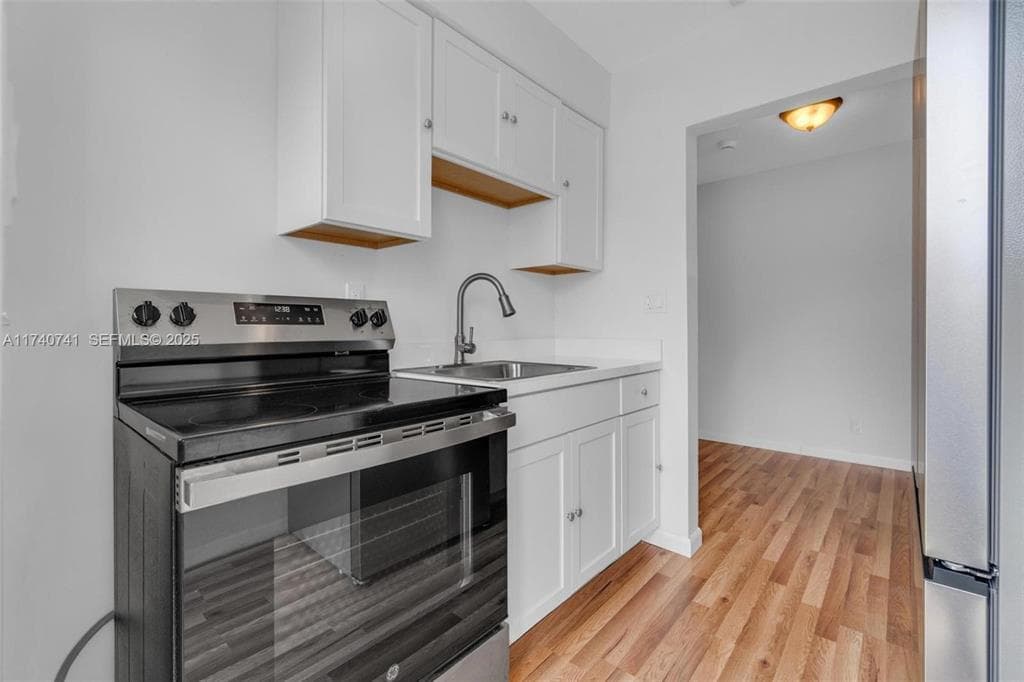 6340 Dawson Street, Hollywood, FL 33023 — photo 14 of 33