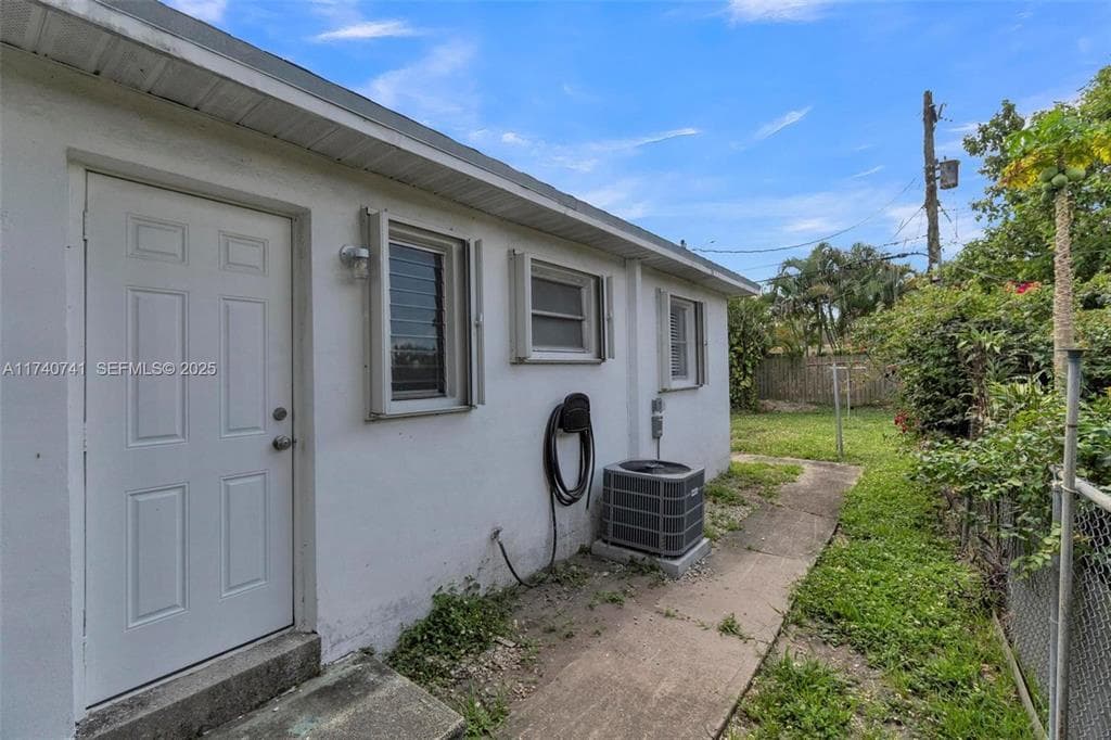 6340 Dawson Street, Hollywood, FL 33023 — photo 29 of 33
