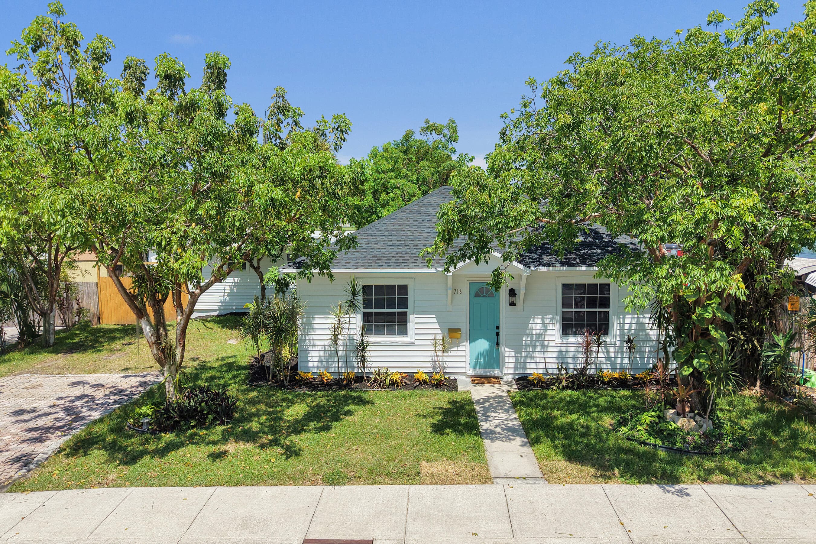 716 S Pine Street, Lake Worth Beach, FL 33460 — photo 3 of 49