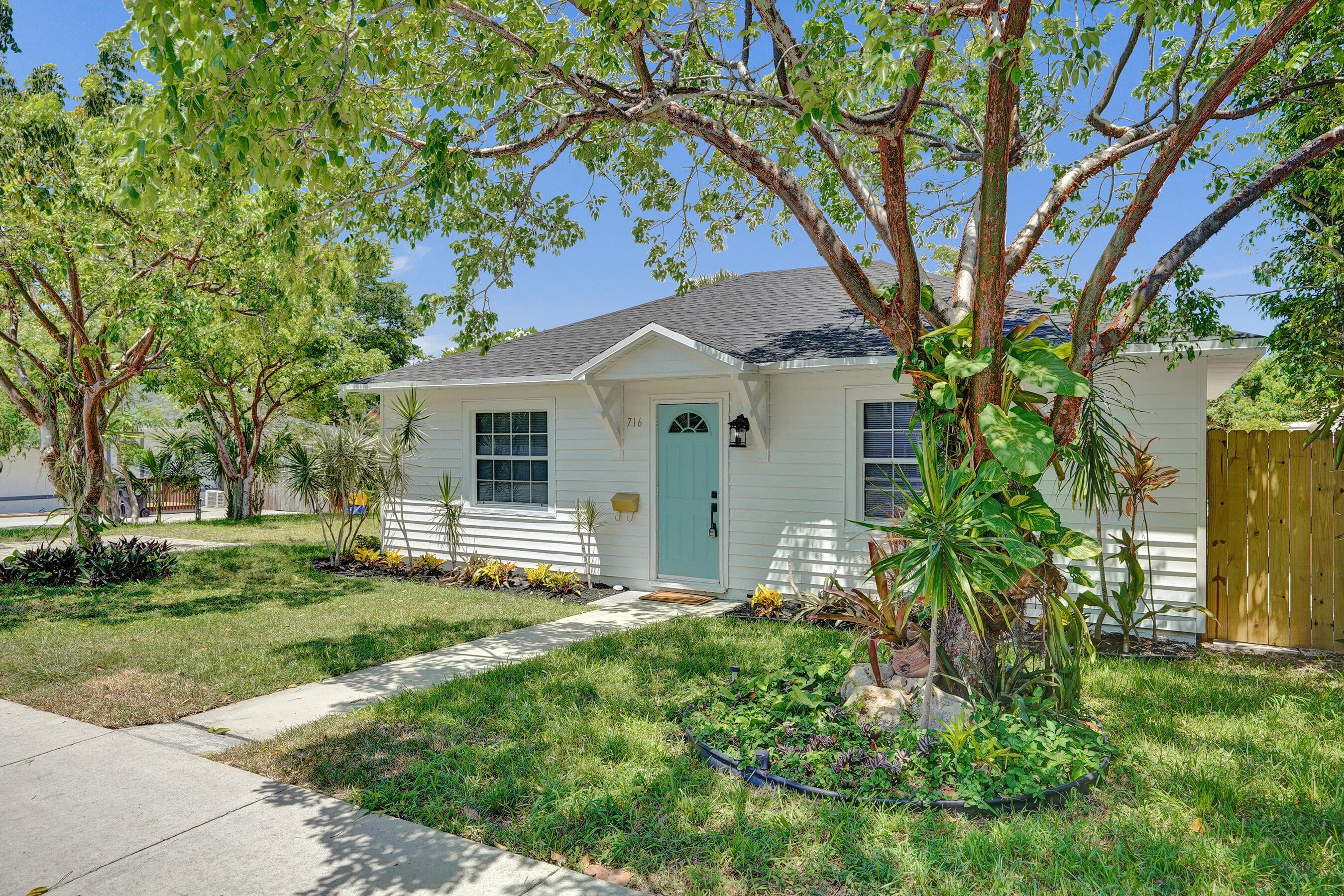 716 S Pine Street, Lake Worth Beach, FL 33460 — photo 7 of 49