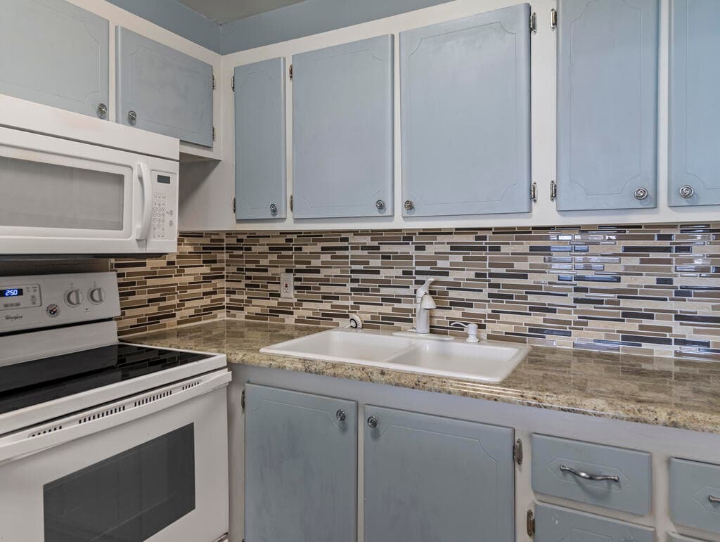 362 Northampton R 362, West Palm Beach, FL 33417 — photo 8 of 42