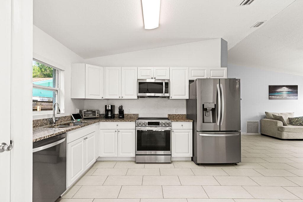 1022 41st Avenue, Vero Beach, FL 32960 — photo 9 of 18