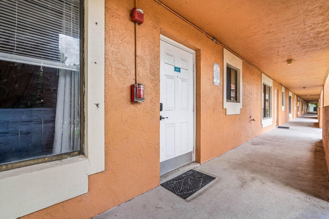 6900 SW 39th Street 101j, Davie, FL 33314 — photo 2 of 29