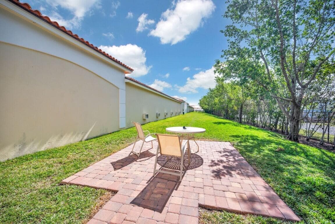 32 W Harbour Isle Dr Drive W 203, Fort Pierce, FL 34949 — photo 20 of 23