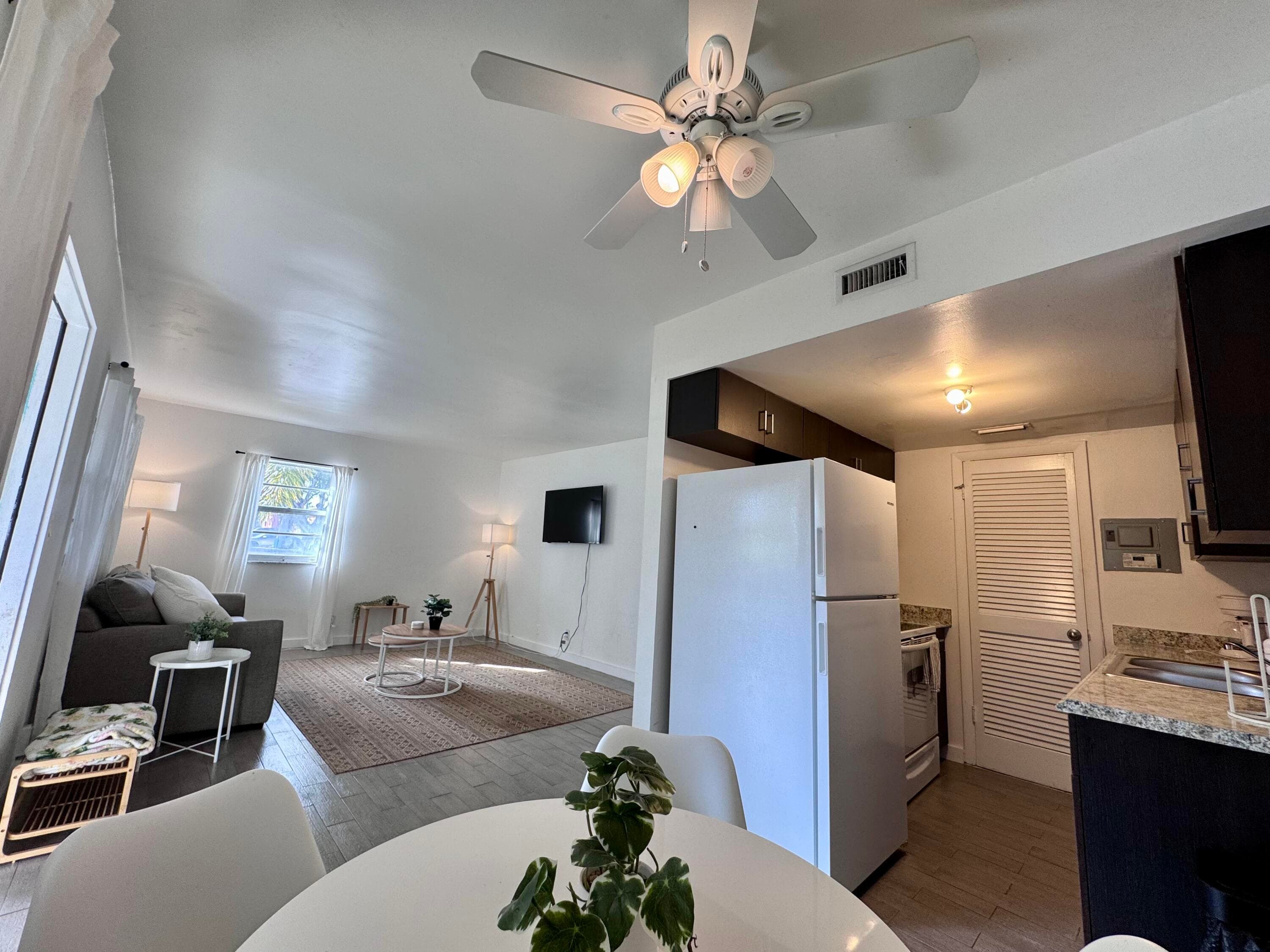 202 Lucerne Avenue Unit 12, Lake Worth Beach, FL 33460 — photo 18 of 44