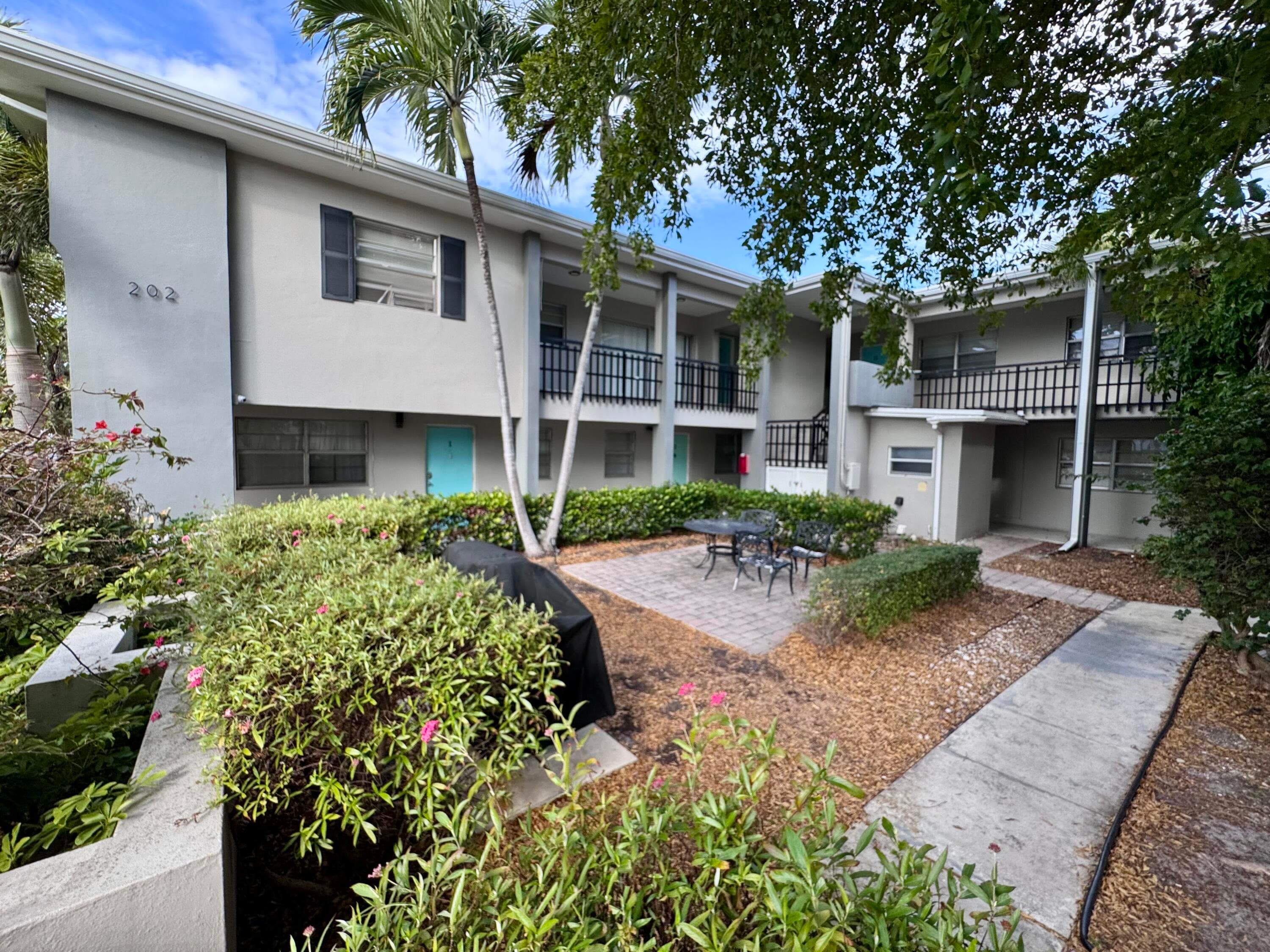 202 Lucerne Avenue Unit 12, Lake Worth Beach, FL 33460 — photo 20 of 44
