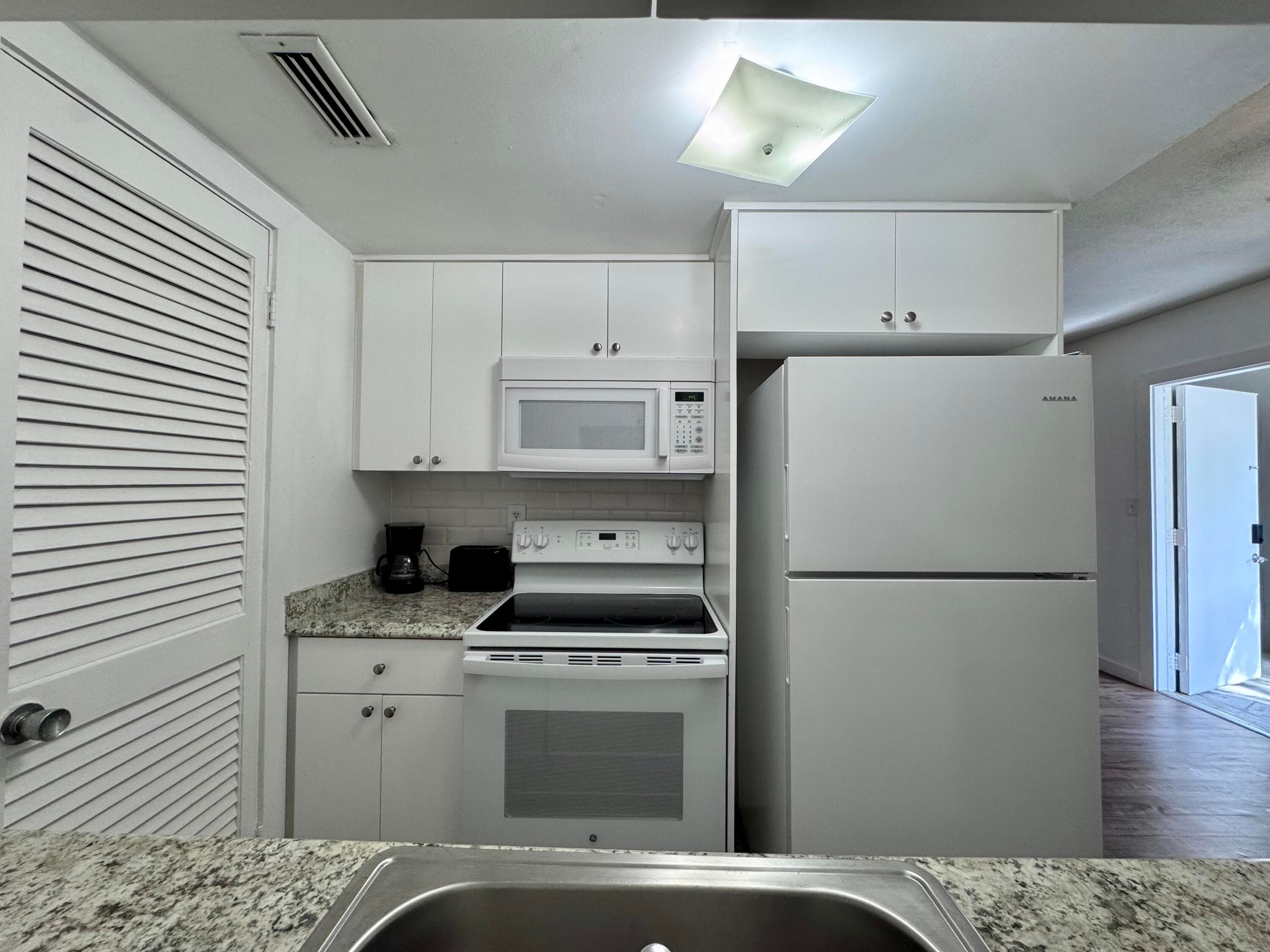 202 Lucerne Avenue Unit 12, Lake Worth Beach, FL 33460 — photo 35 of 44