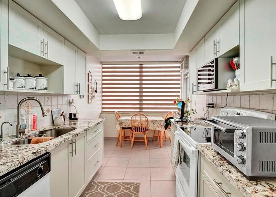 18031 Biscayne Boulevard 1004, Aventura, FL 33160 — photo 2 of 10