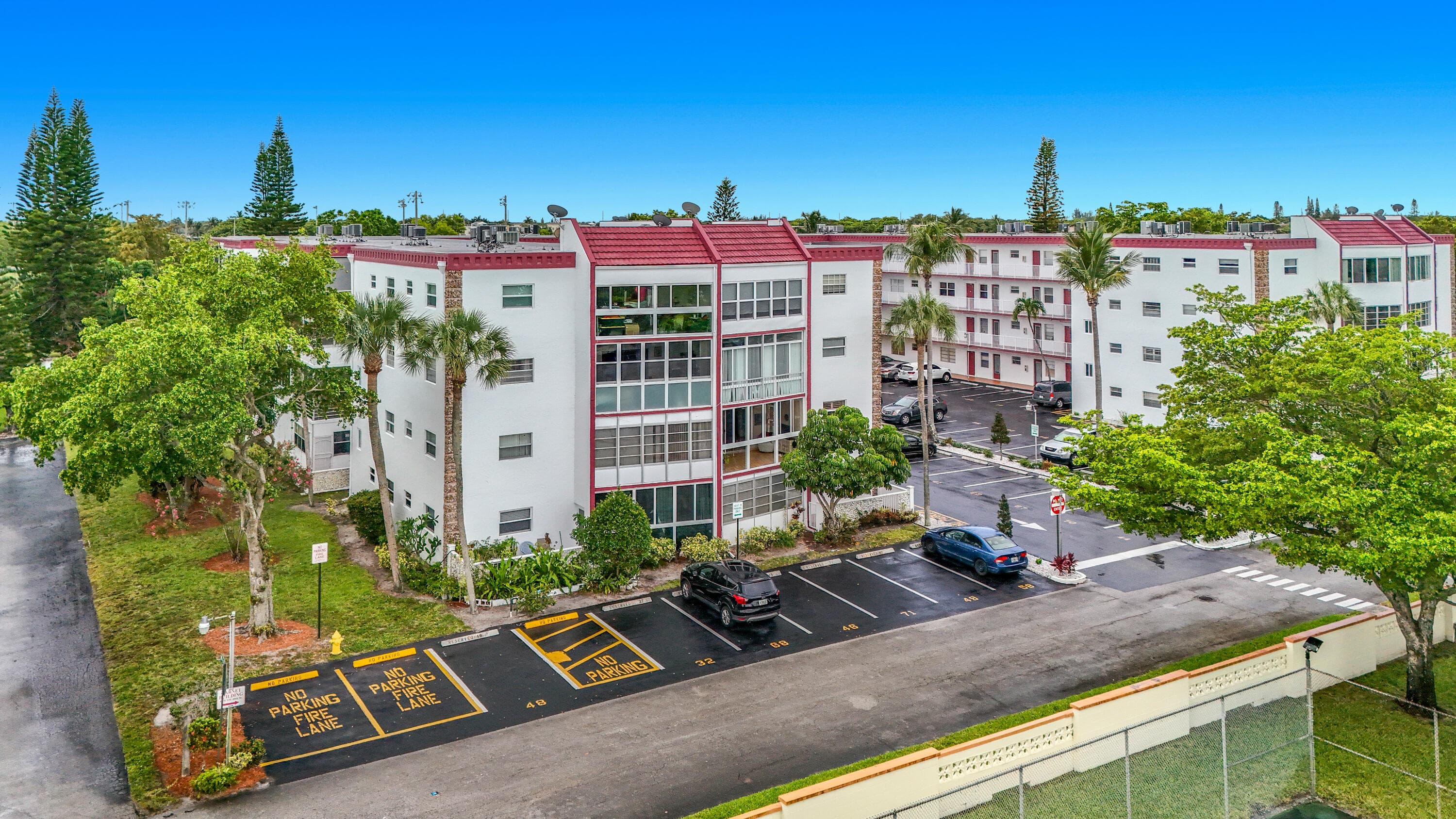 4270 NW 40th Street 401, Lauderdale Lakes, FL 33319 — photo 4 of 60