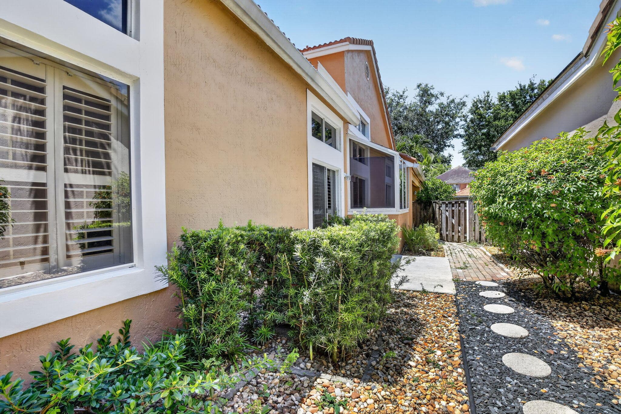 10124 NW 4th Street NW, Plantation, FL 33324 — photo 8 of 51
