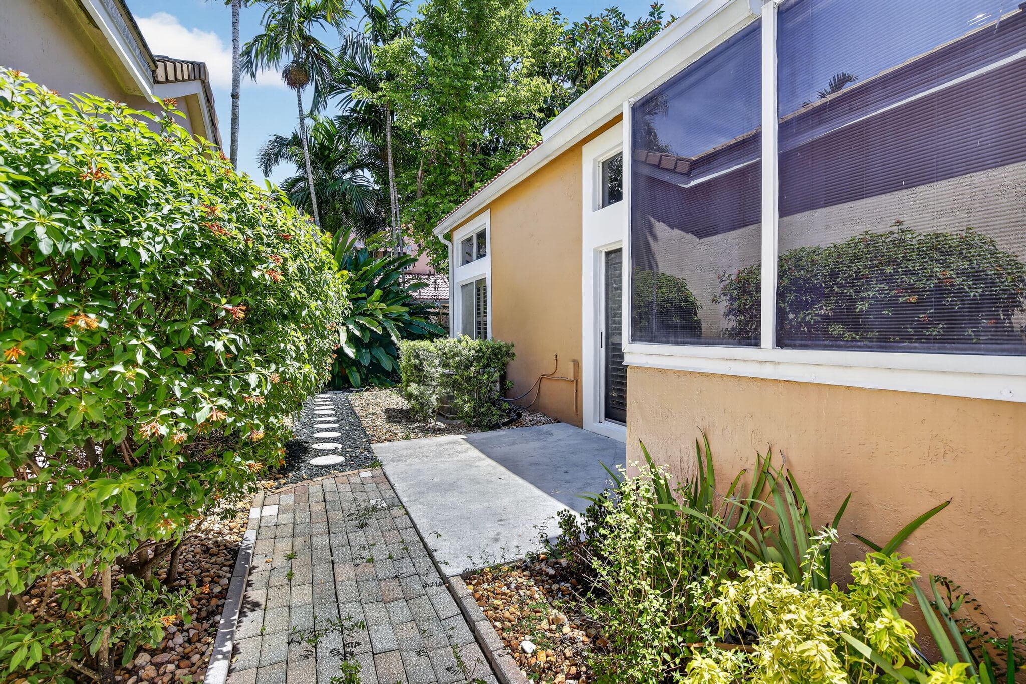 10124 NW 4th Street NW, Plantation, FL 33324 — photo 10 of 51