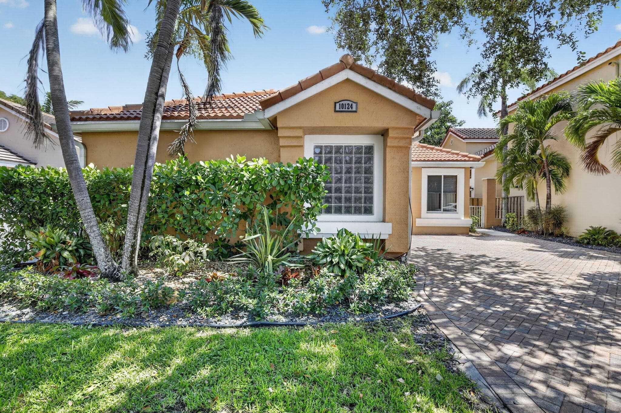 10124 NW 4th Street NW, Plantation, FL 33324 — photo 5 of 51