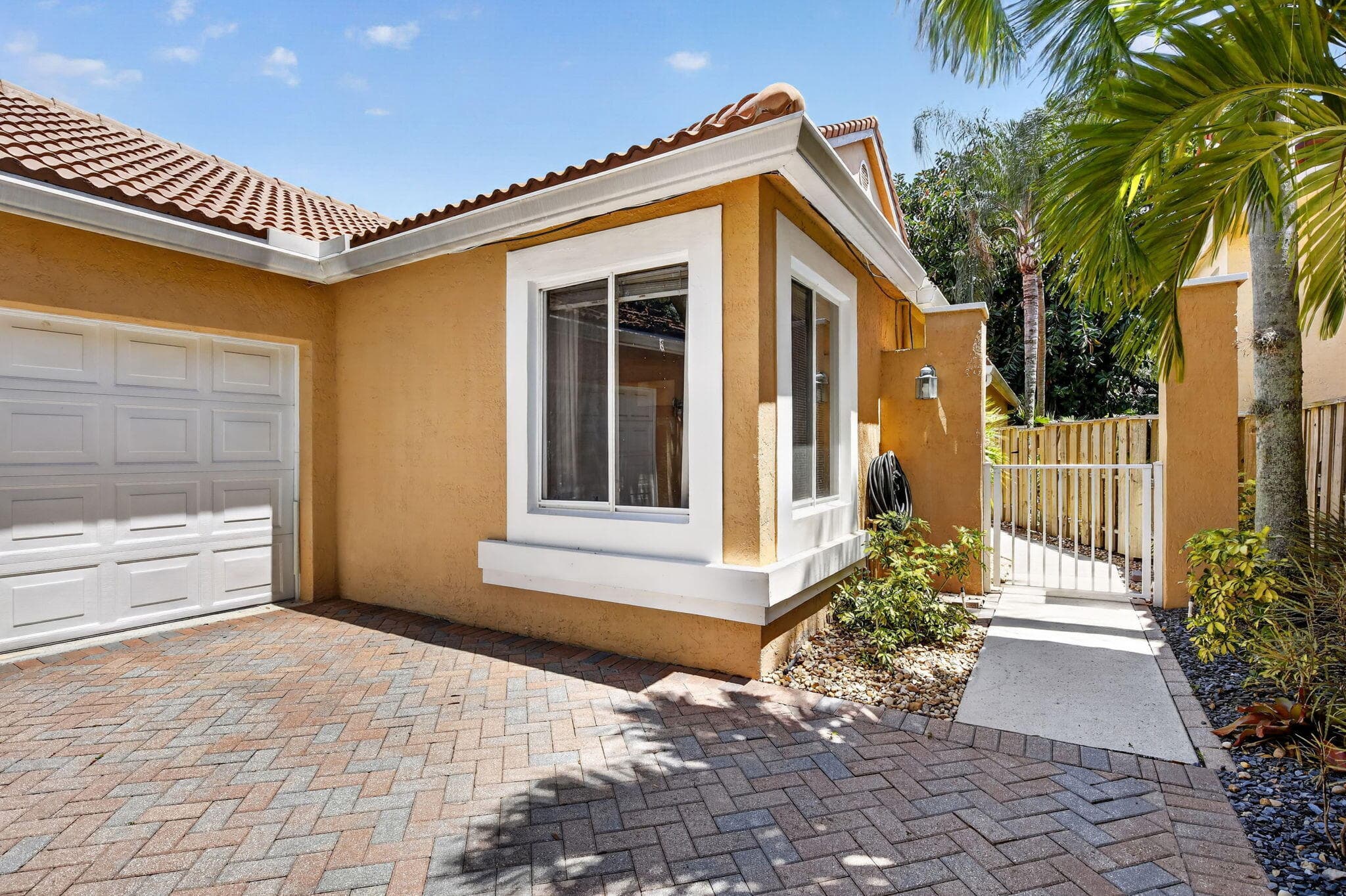 10124 NW 4th Street NW, Plantation, FL 33324 — photo 2 of 51