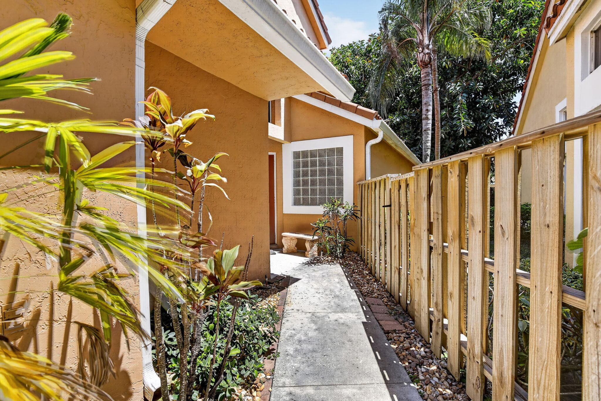 10124 NW 4th Street NW, Plantation, FL 33324 — photo 6 of 51