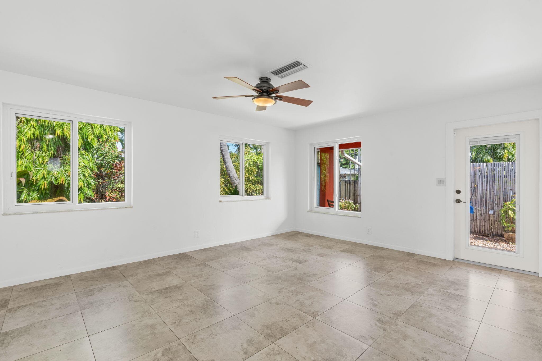 736 - 738 NE 36th Street, Oakland Park, FL 33334 — photo 7 of 39
