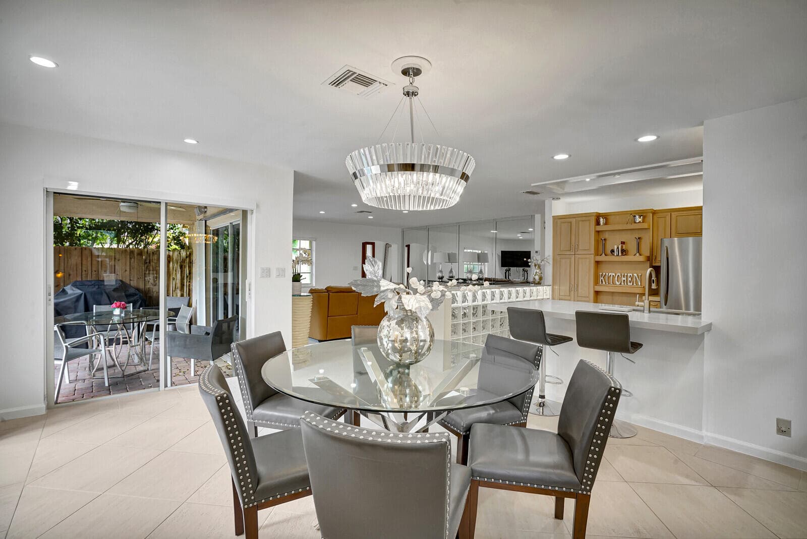 290 E Fern Drive, Boca Raton, FL 33432 — photo 13 of 51